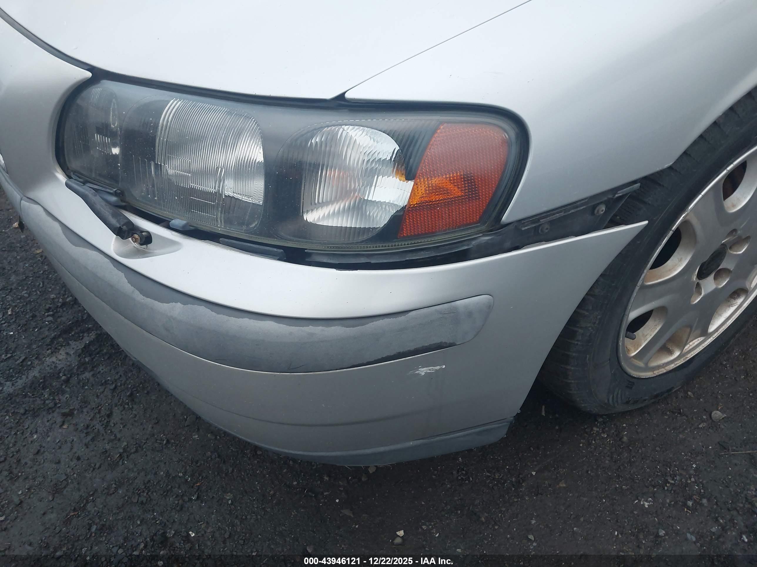 VOLVO S60 image 6