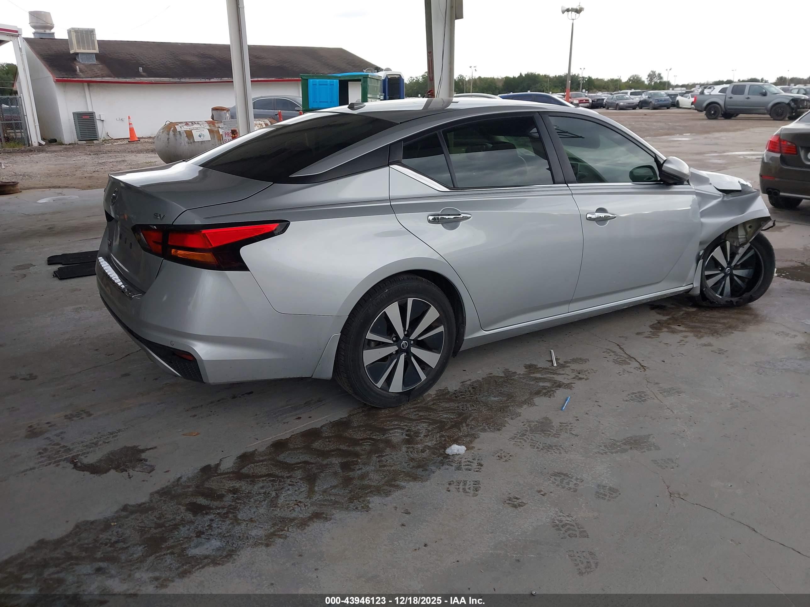 NISSAN ALTIMA image 4