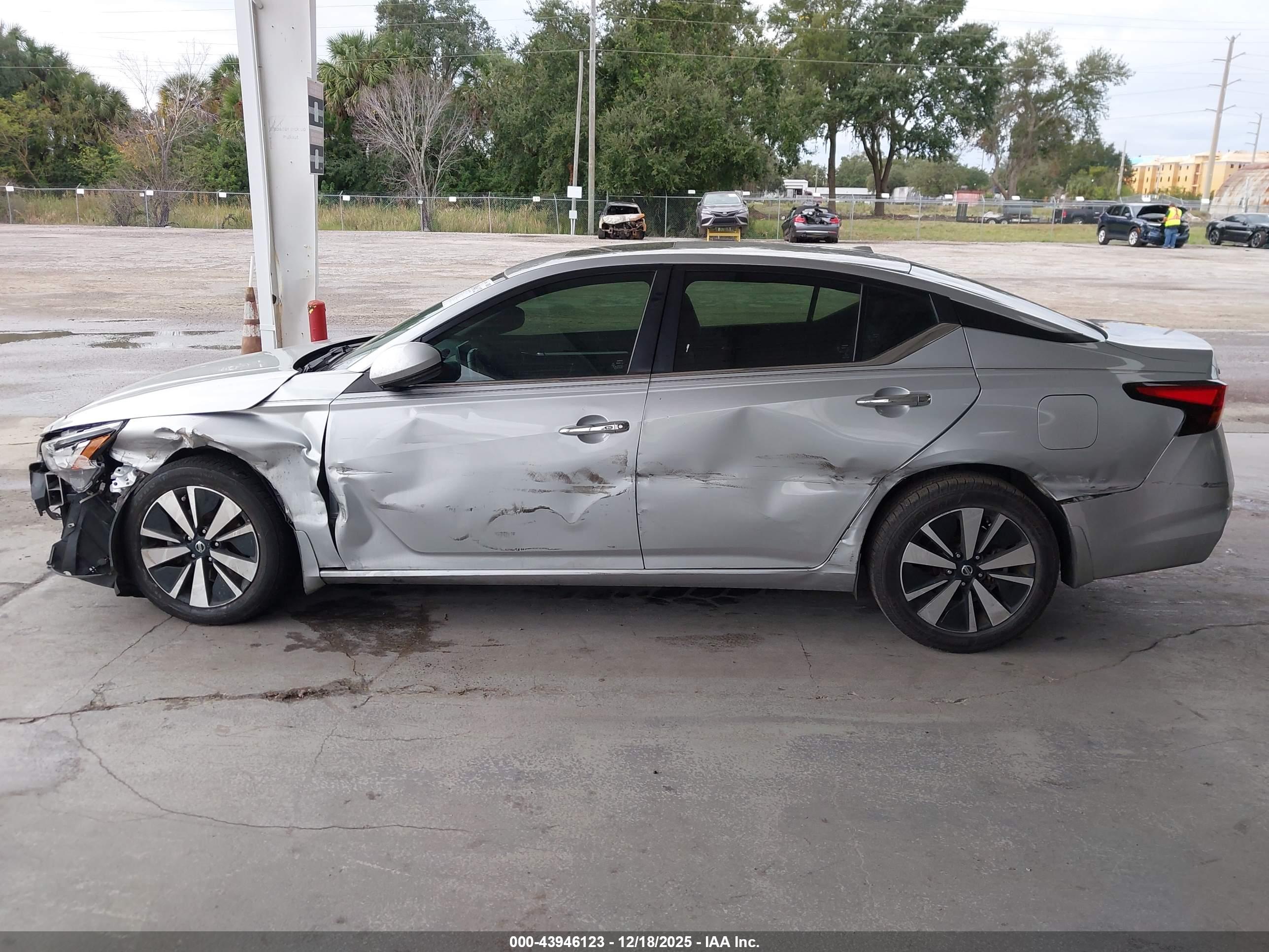 NISSAN ALTIMA image 6