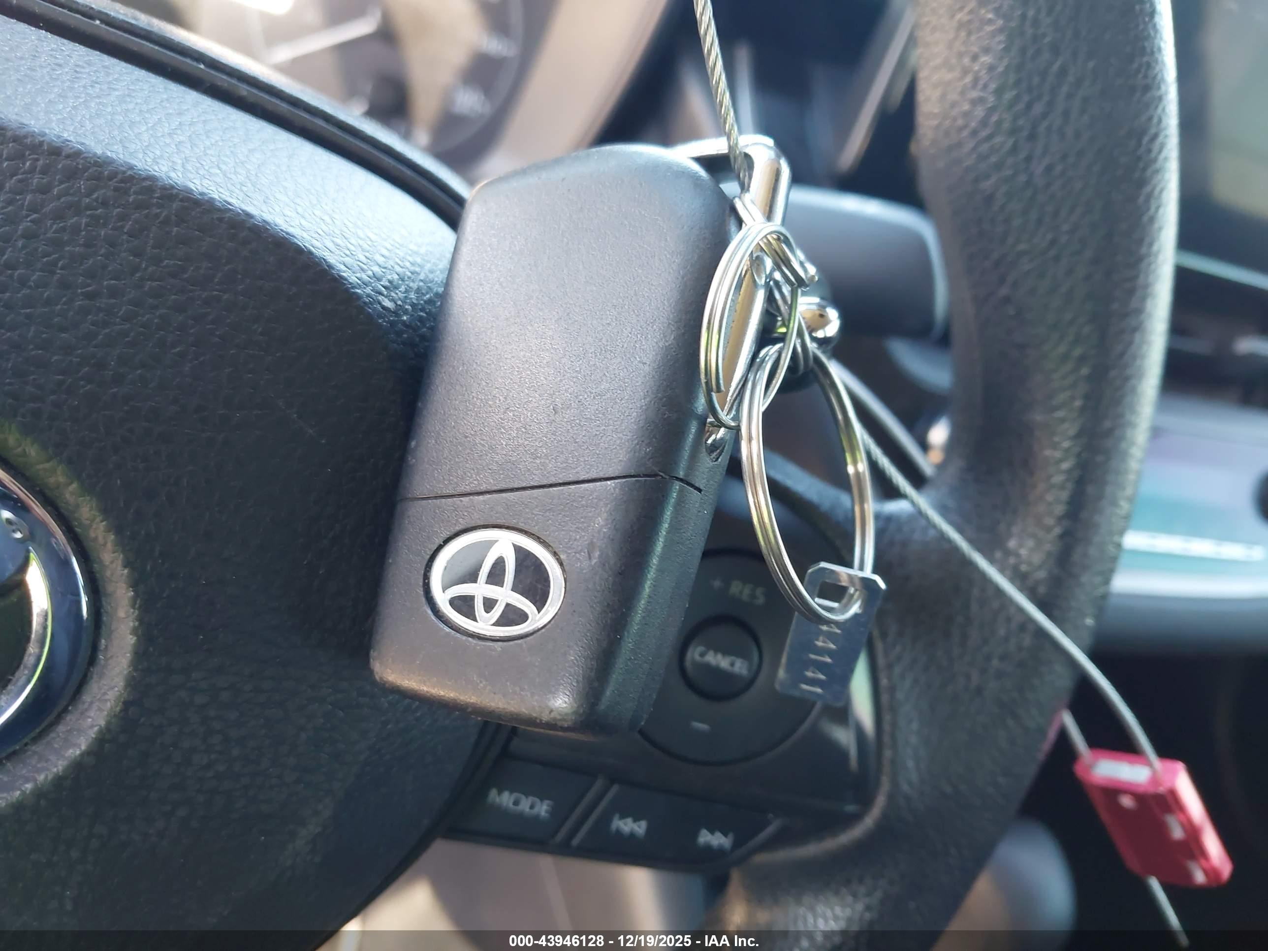 TOYOTA COROLLA image 11
