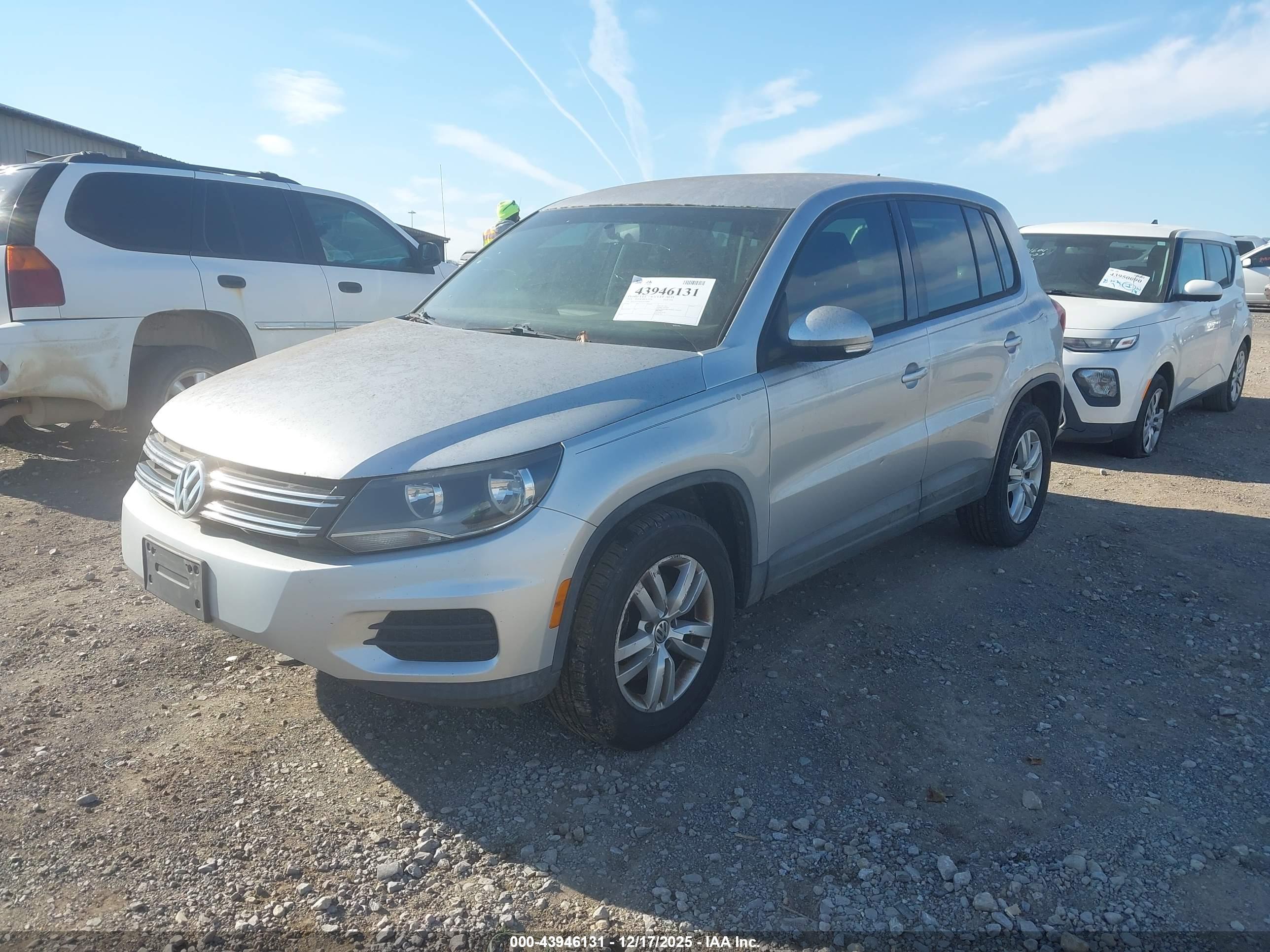 VOLKSWAGEN TIGUAN image 2