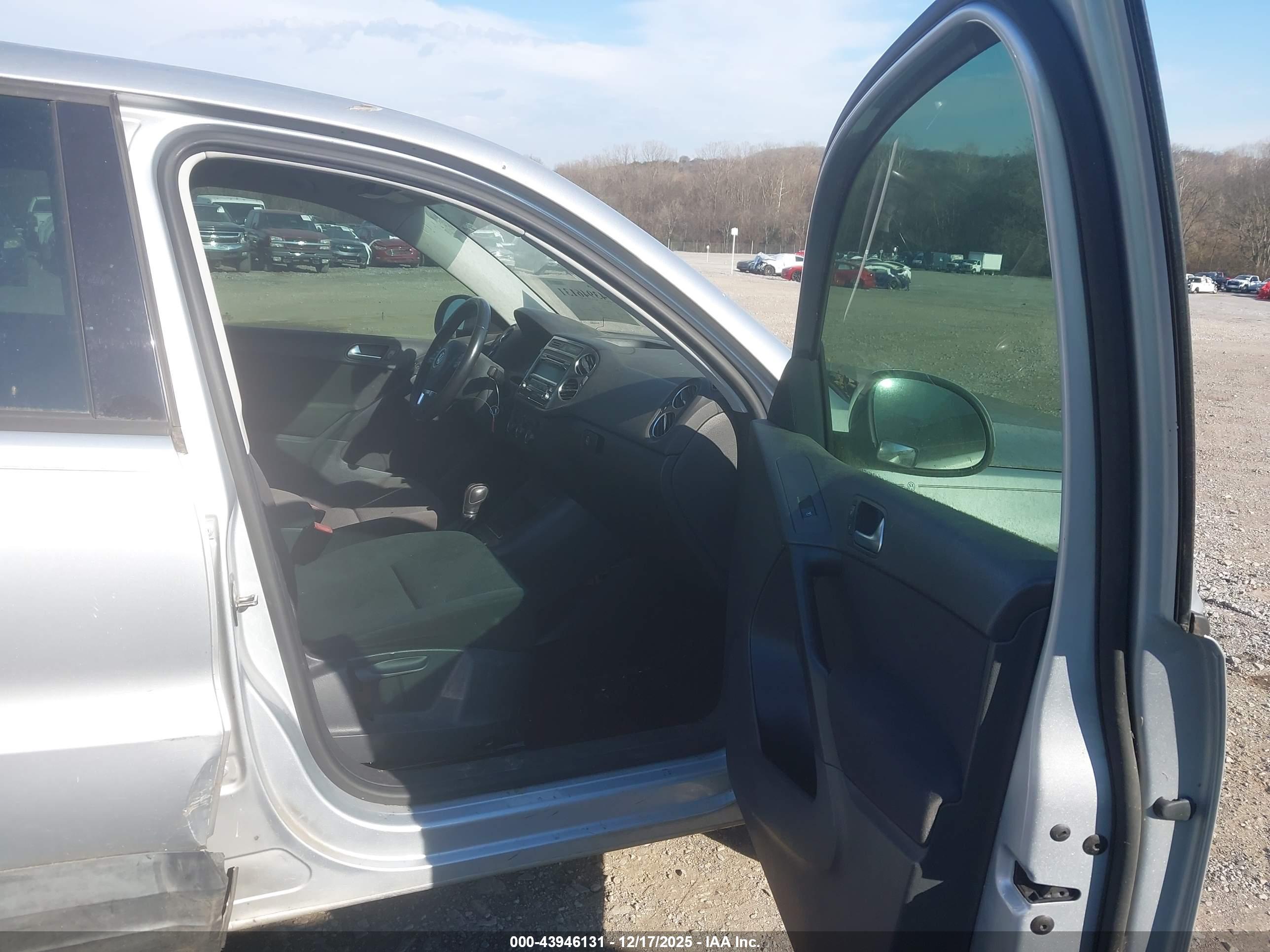 VOLKSWAGEN TIGUAN image 5