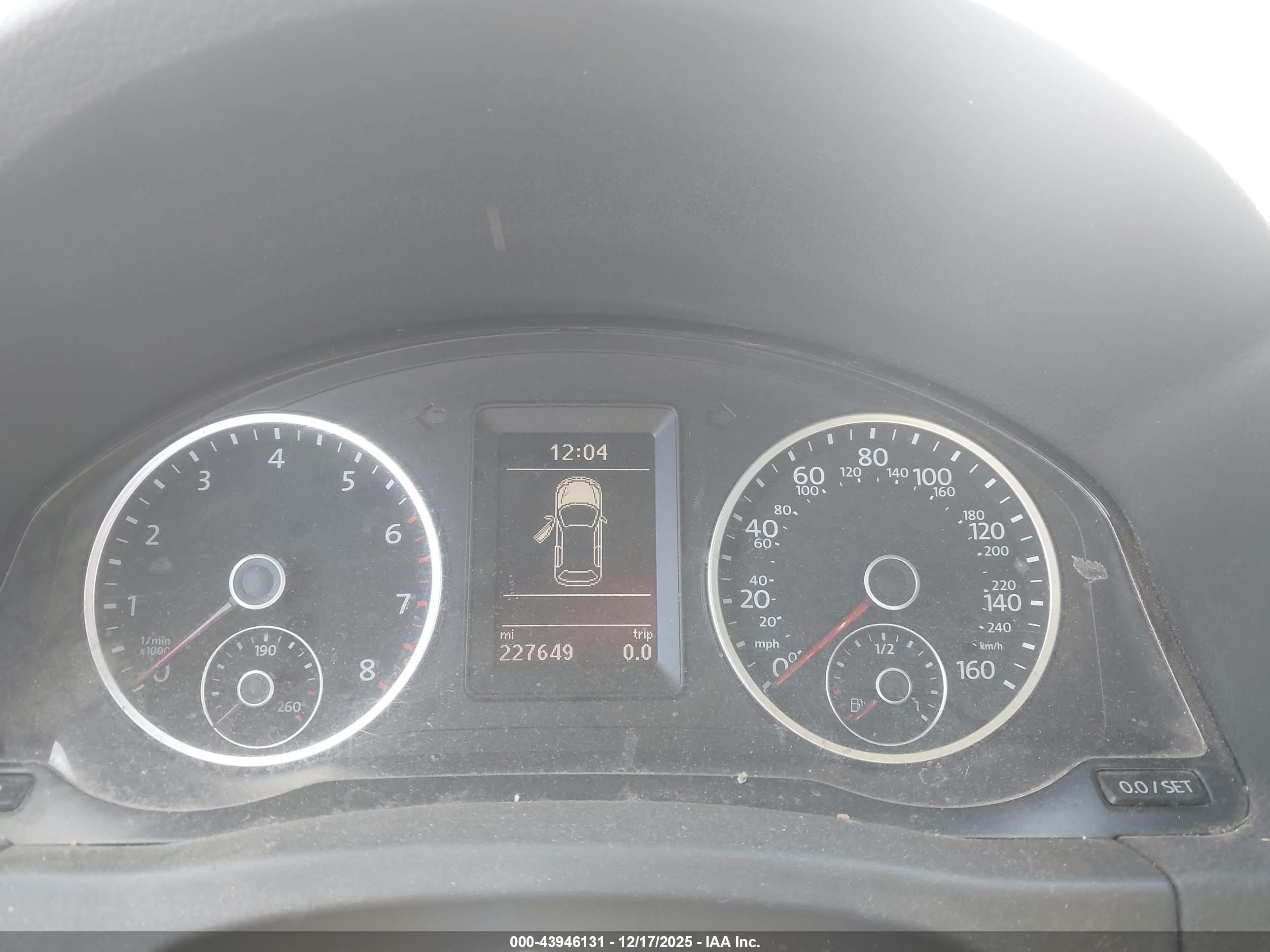 VOLKSWAGEN TIGUAN image 7