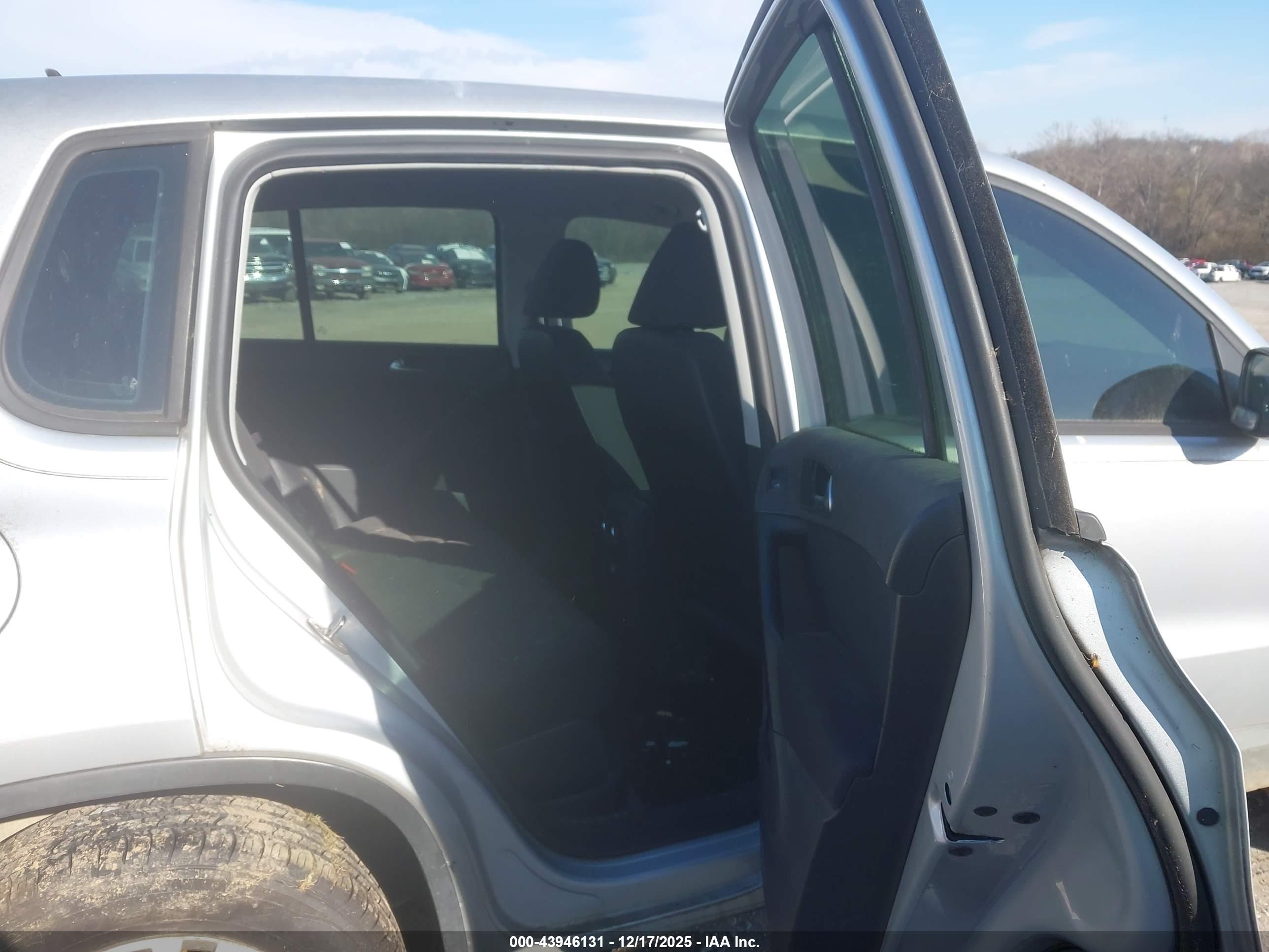 VOLKSWAGEN TIGUAN image 8