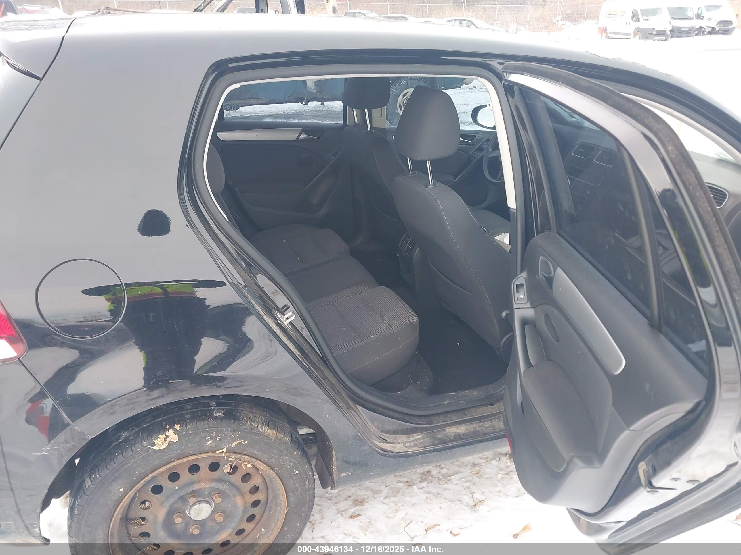 VOLKSWAGEN GOLF image 8
