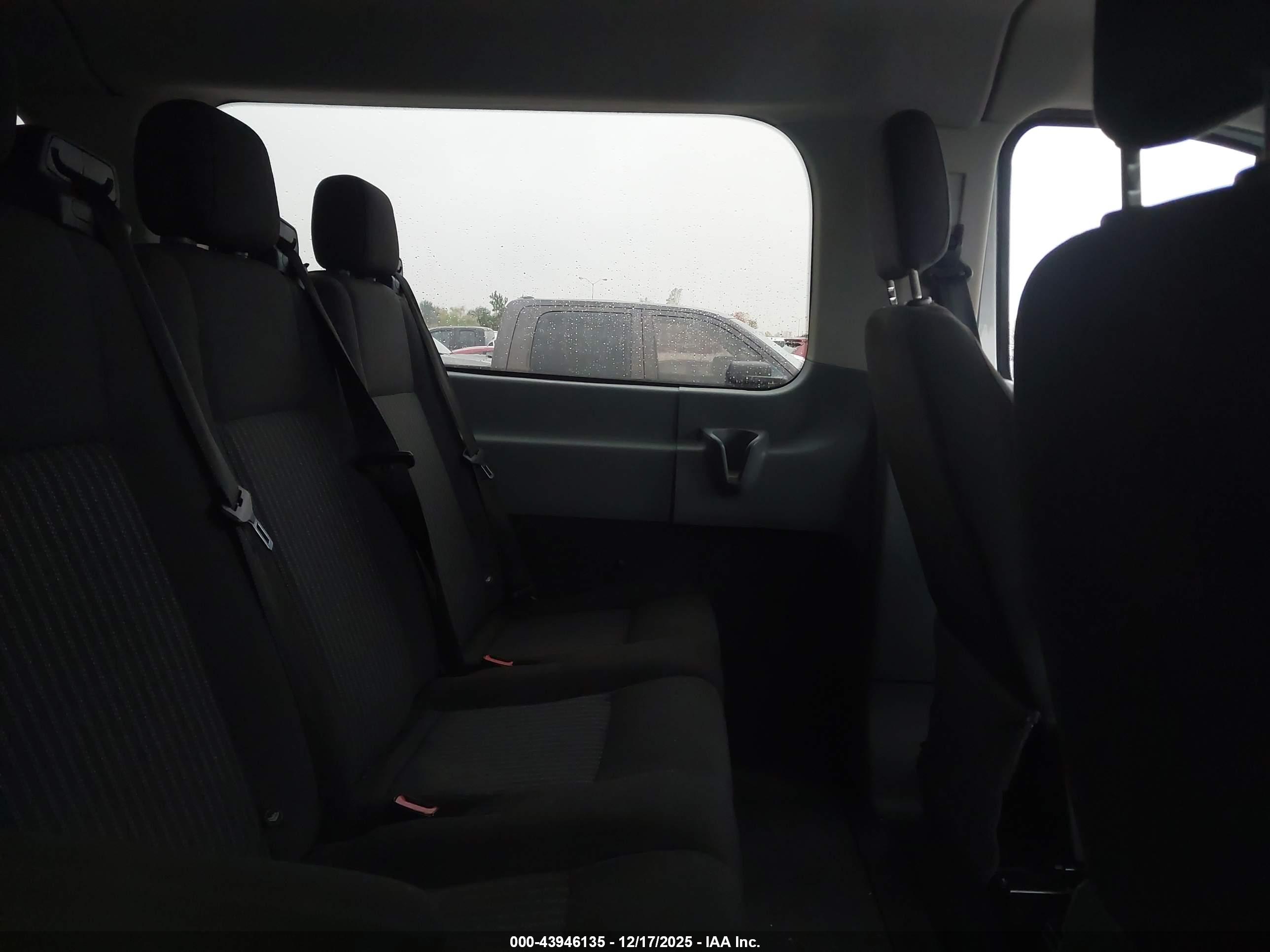 FORD TRANSIT-350 image 8