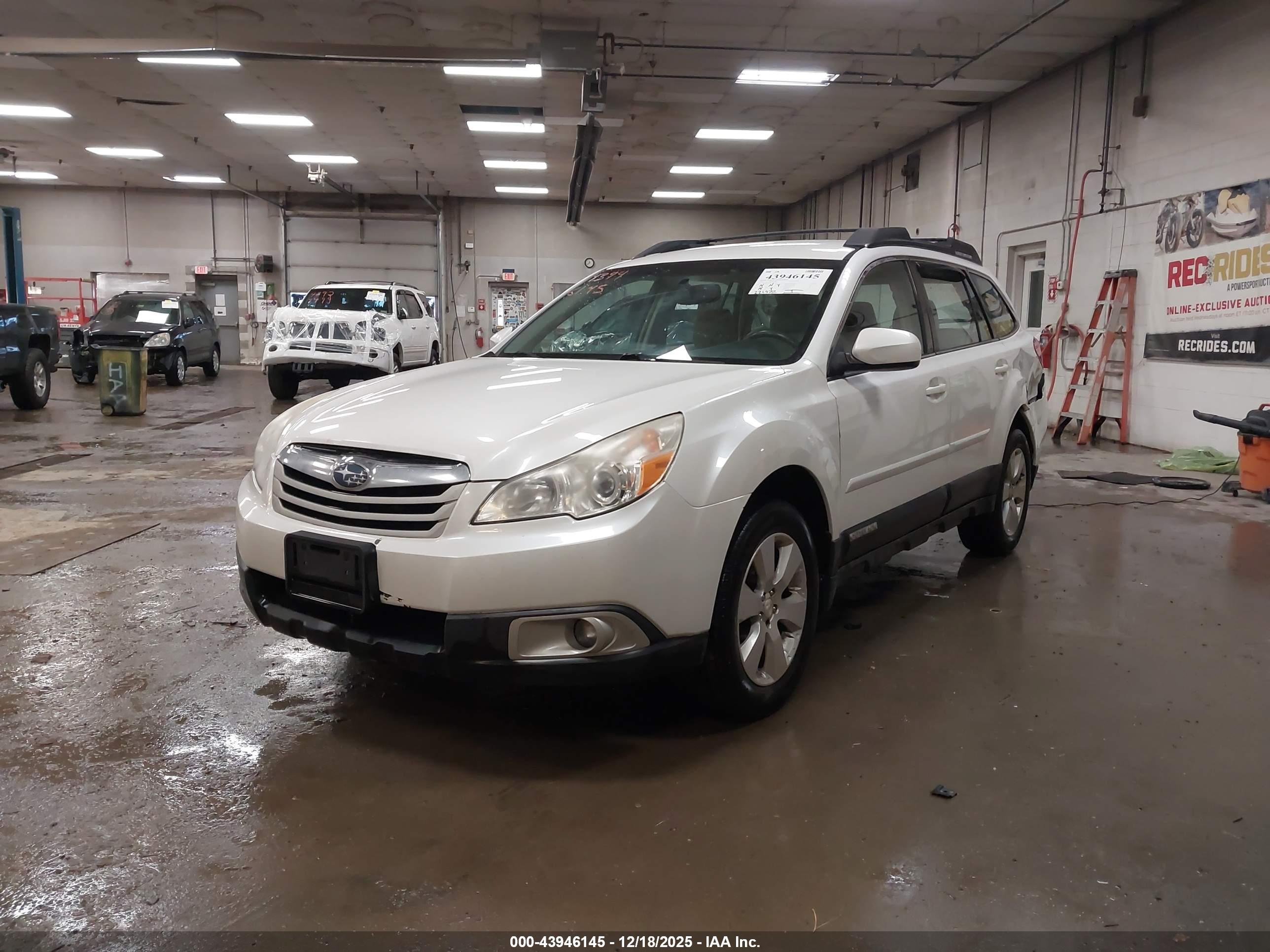 SUBARU OUTBACK image 2