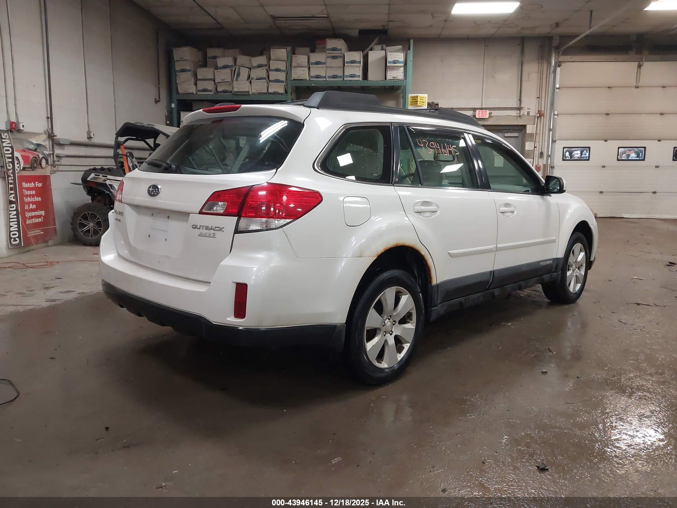 SUBARU OUTBACK image 4