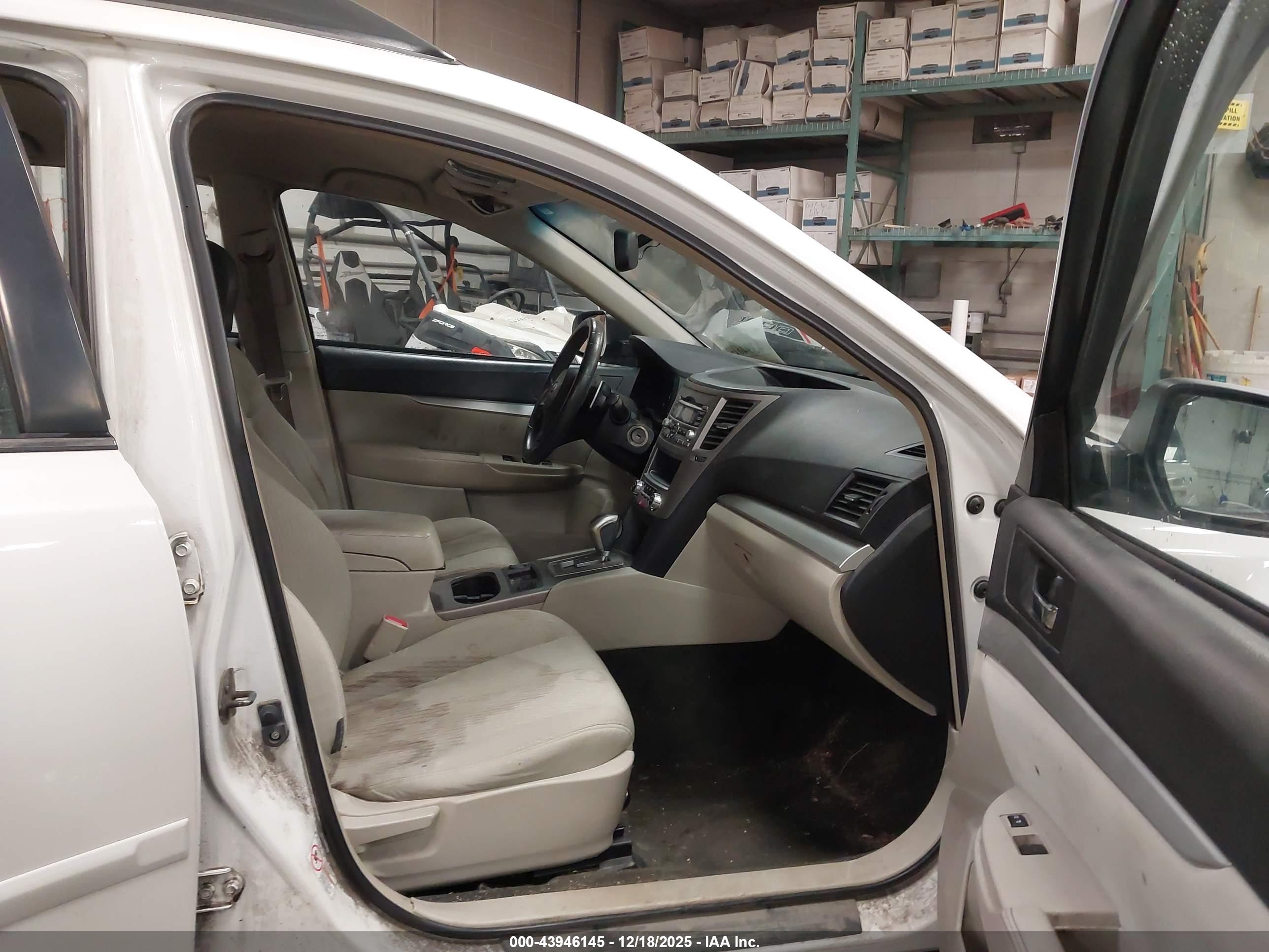 SUBARU OUTBACK image 5