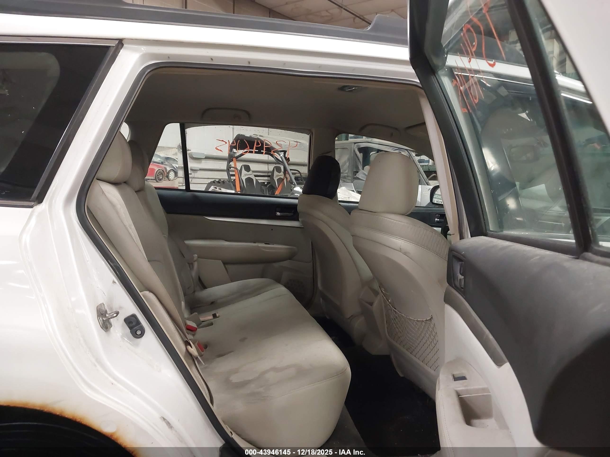 SUBARU OUTBACK image 8