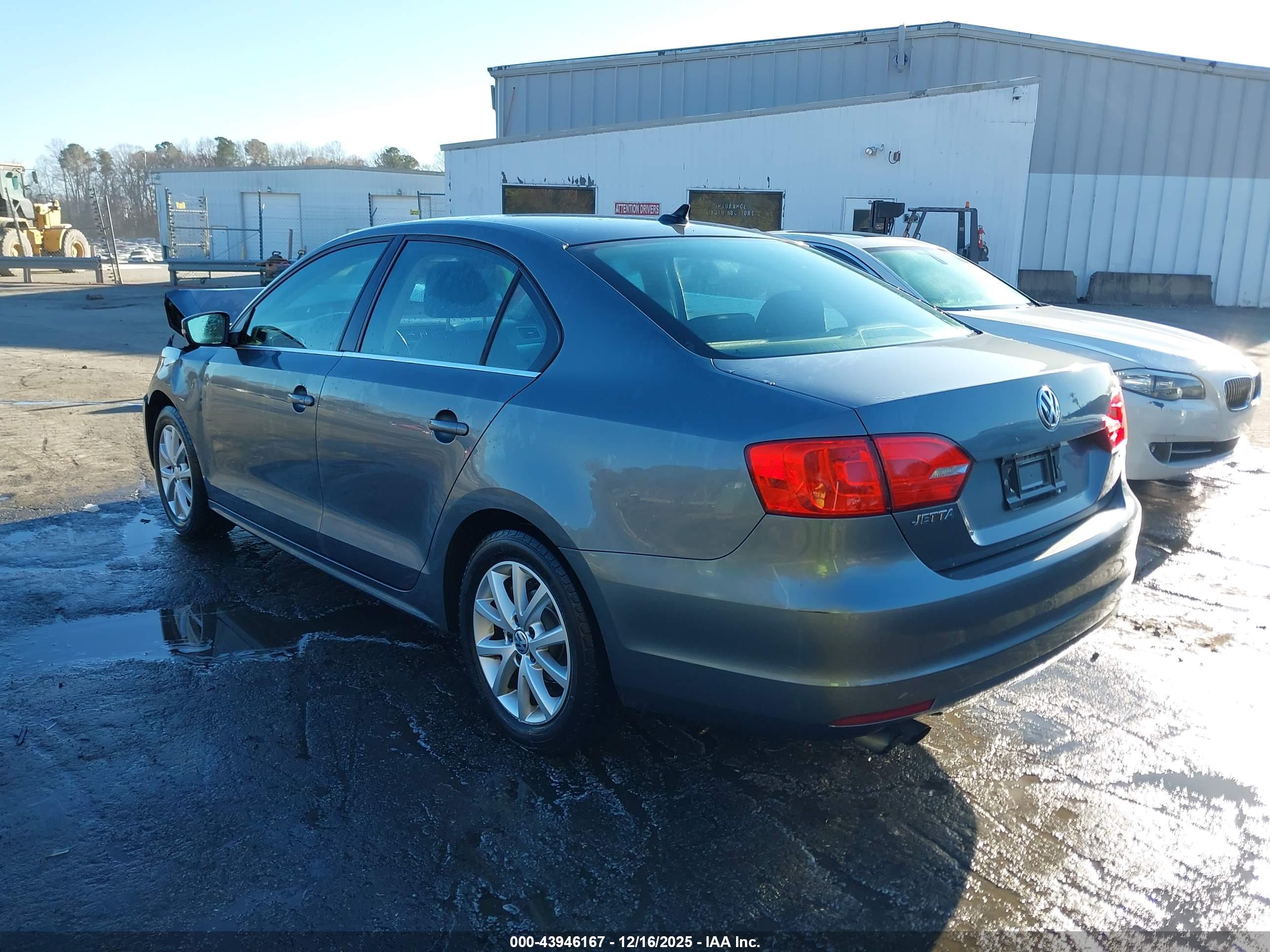 VOLKSWAGEN JETTA image 3