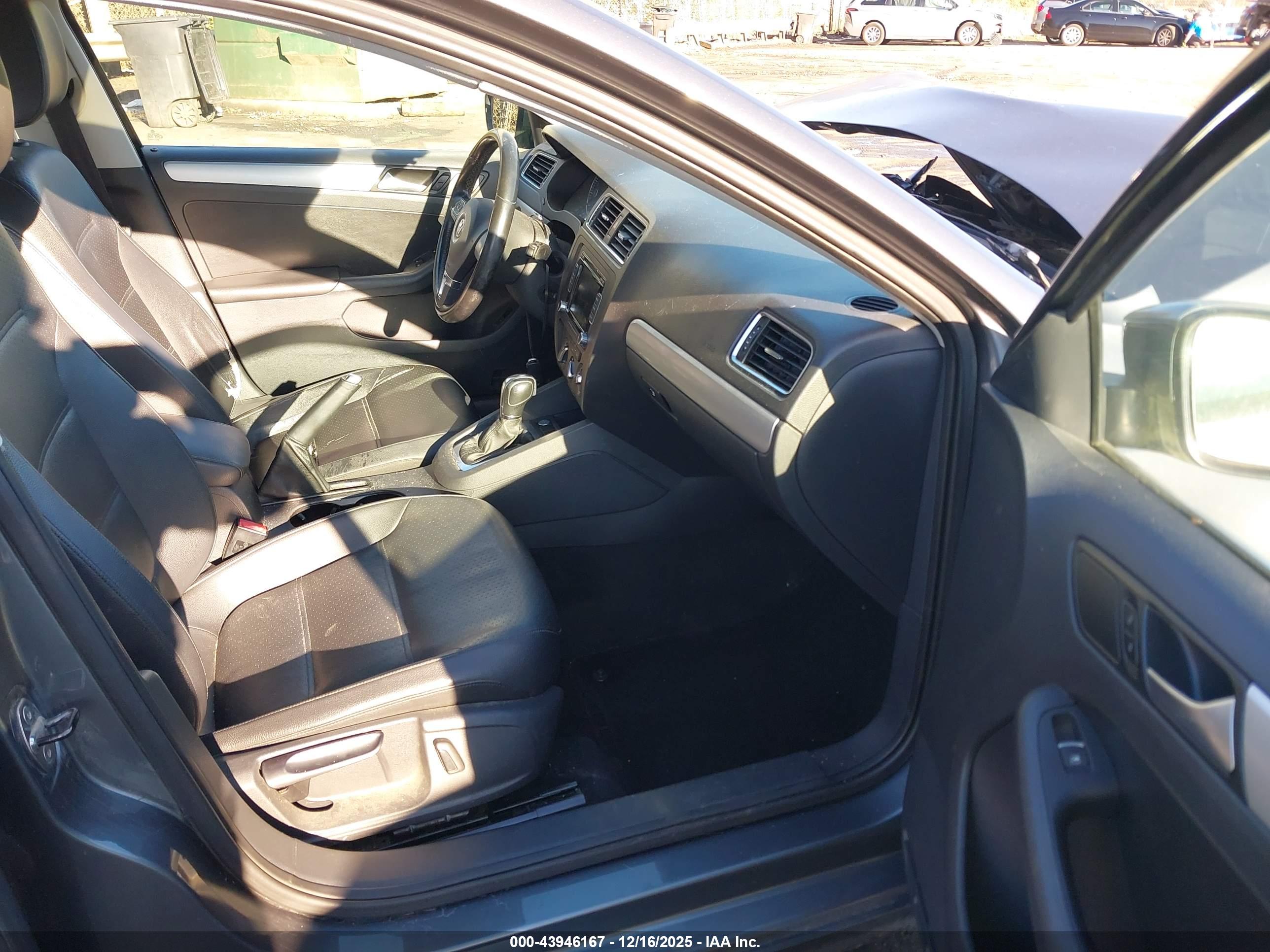 VOLKSWAGEN JETTA image 5