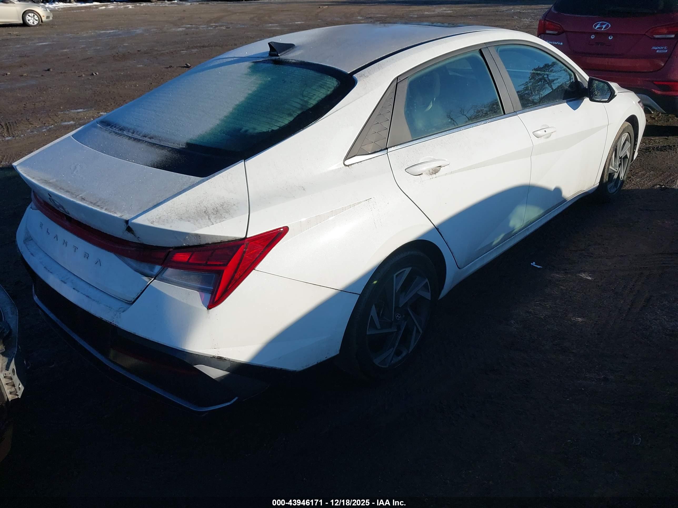 HYUNDAI ELANTRA image 4