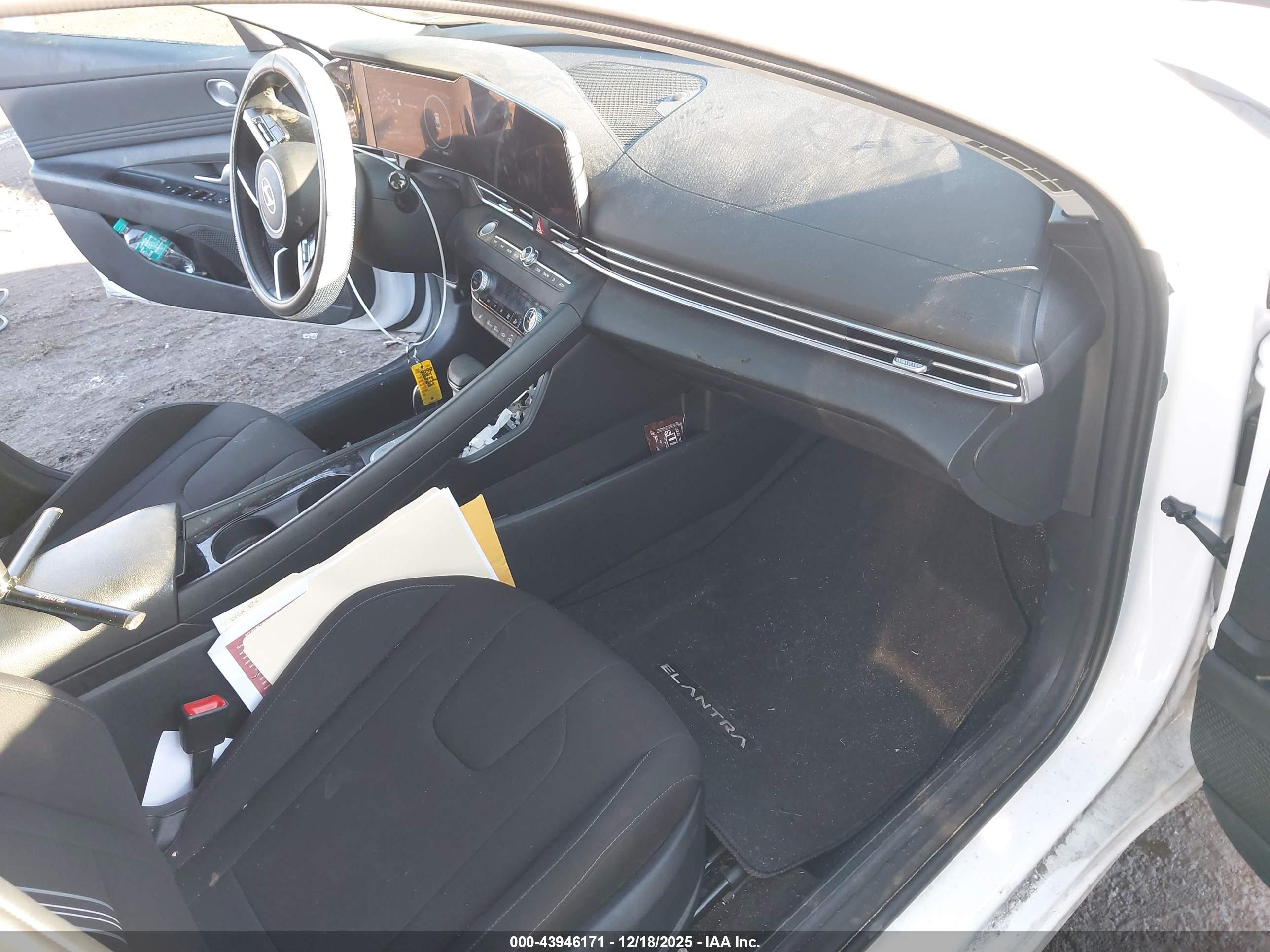 HYUNDAI ELANTRA image 5
