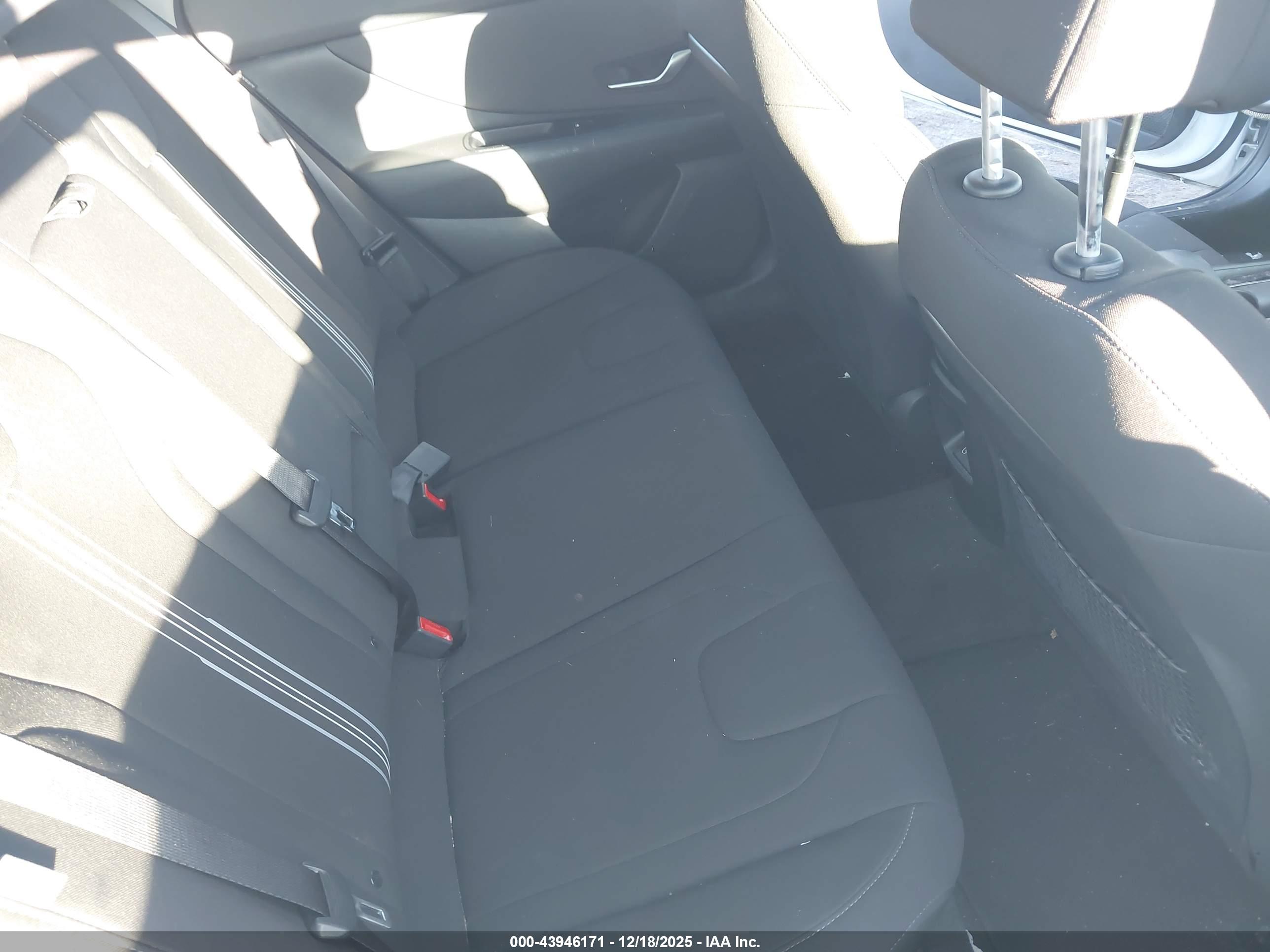HYUNDAI ELANTRA image 8