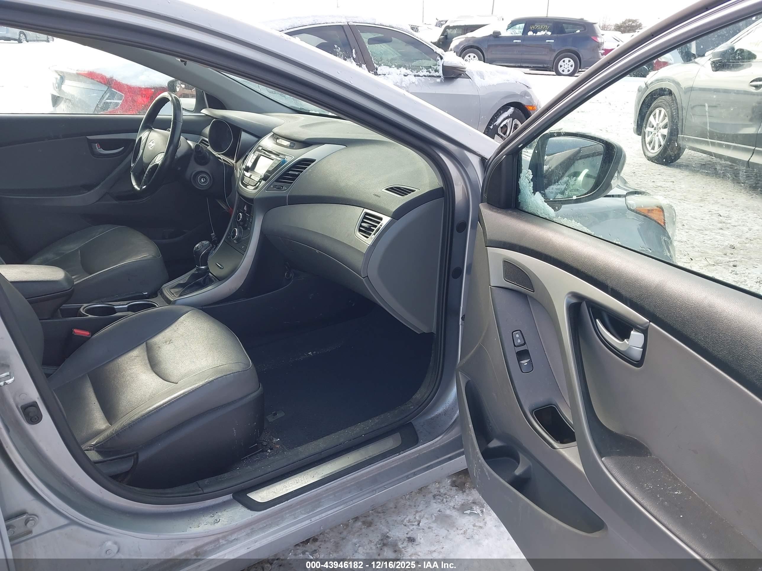 HYUNDAI ELANTRA image 5