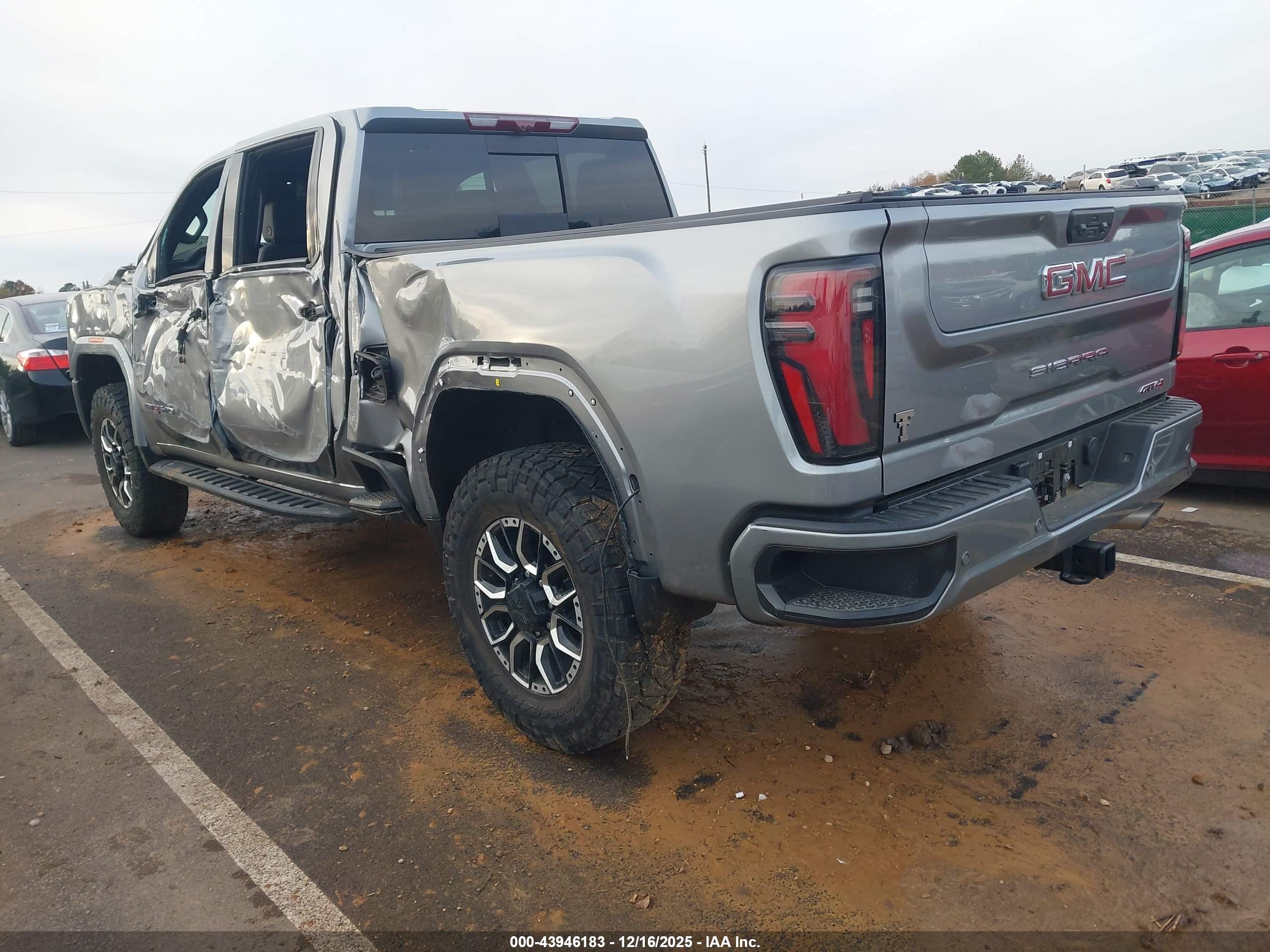 GMC SIERRA image 3