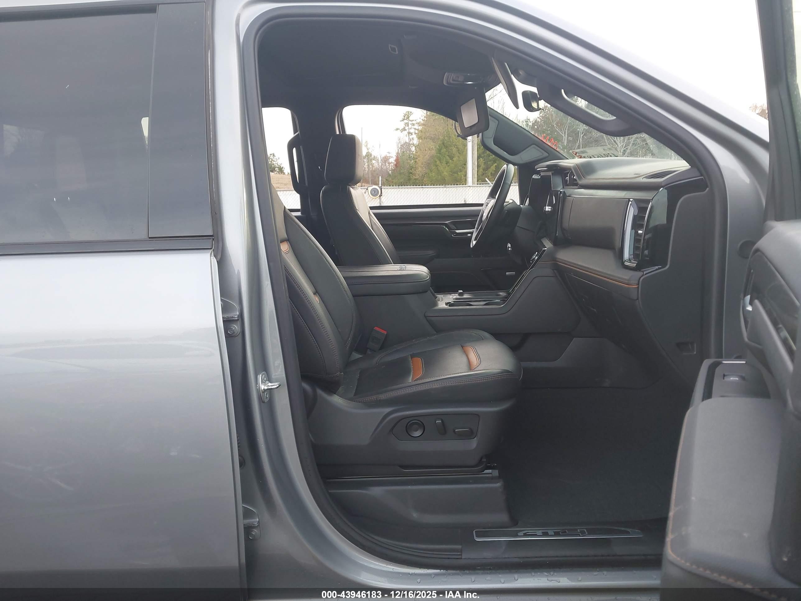 GMC SIERRA image 8