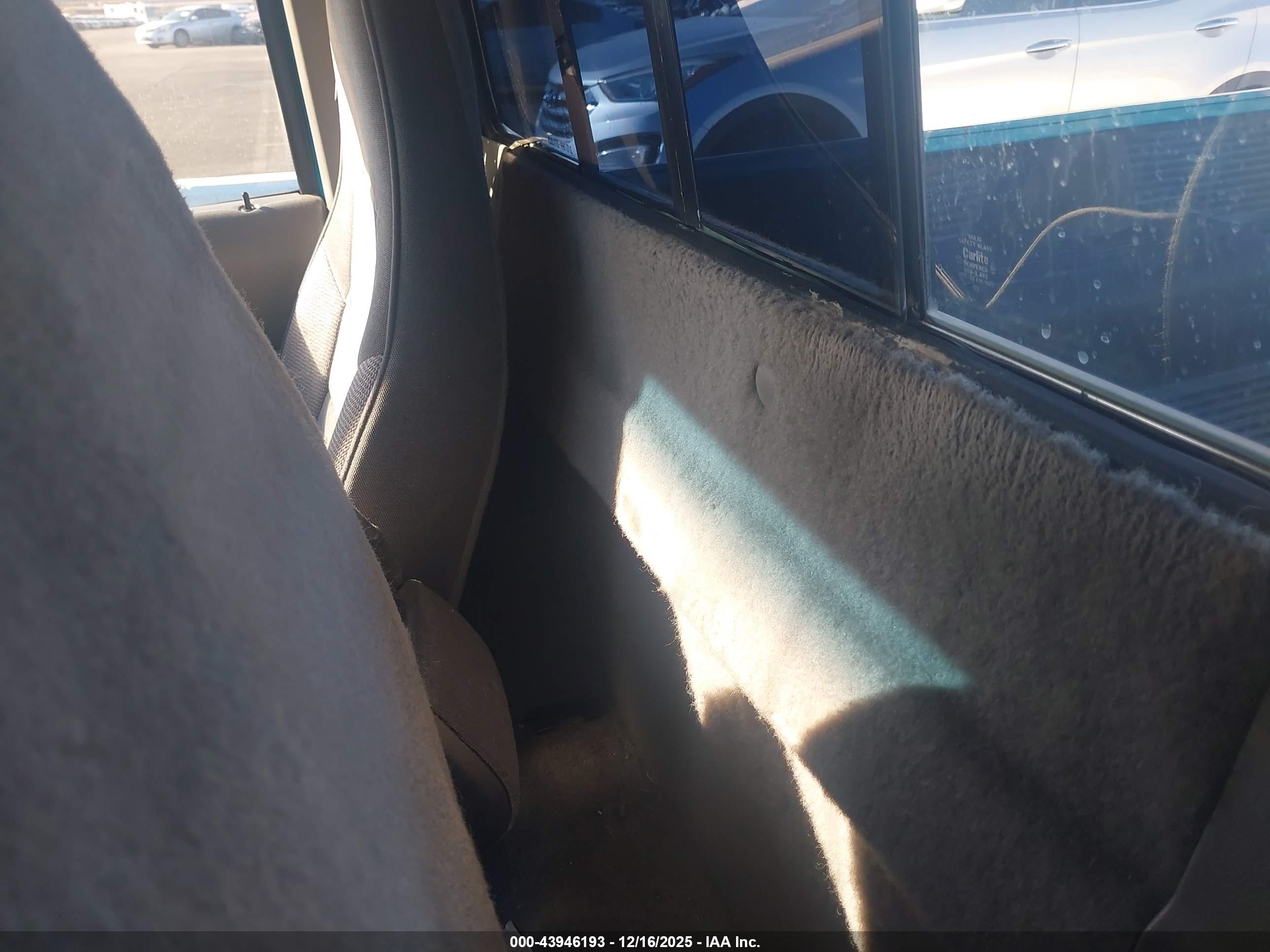 MAZDA B2300 image 8