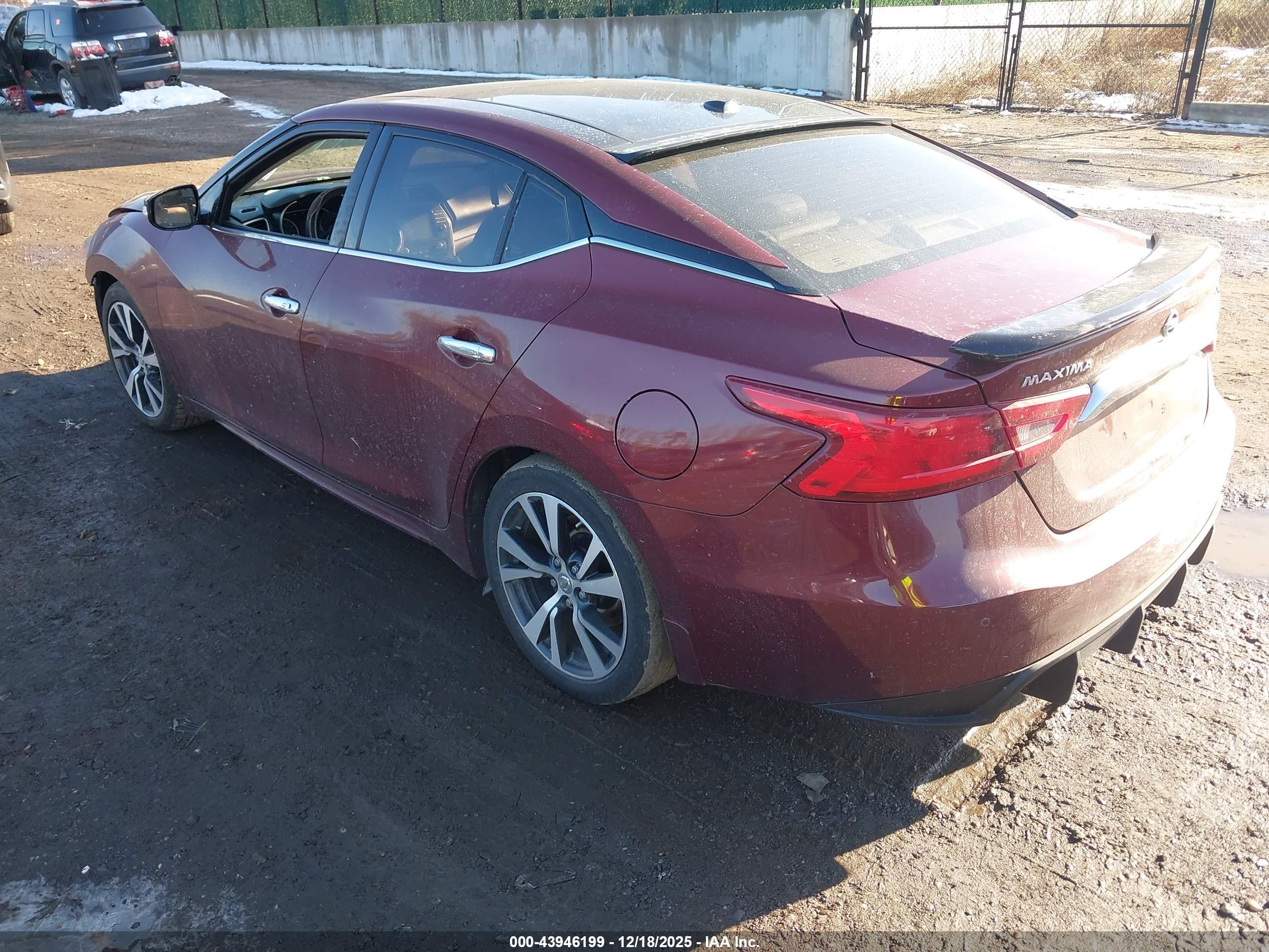 NISSAN MAXIMA image 3