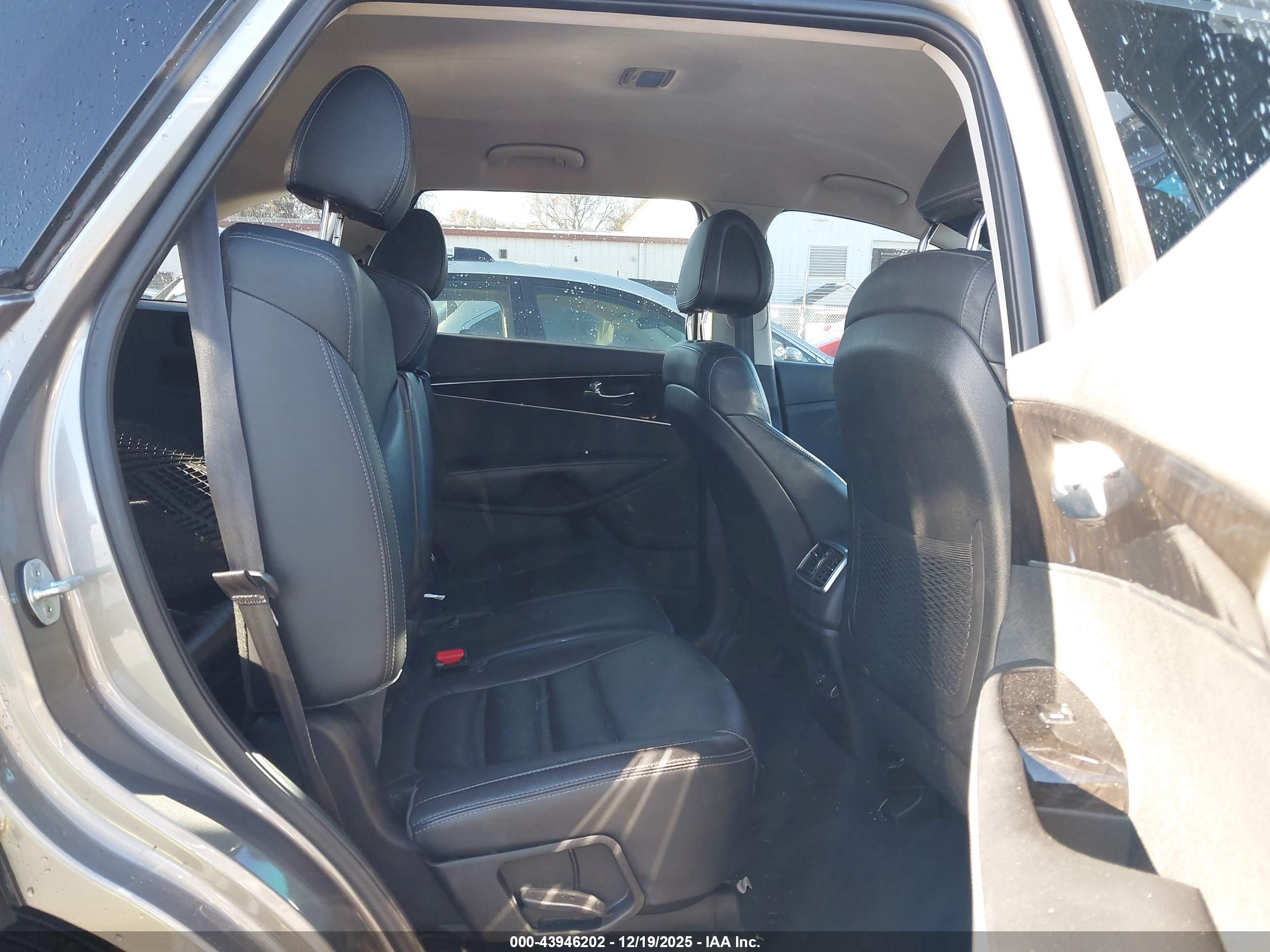 KIA SORENTO image 8