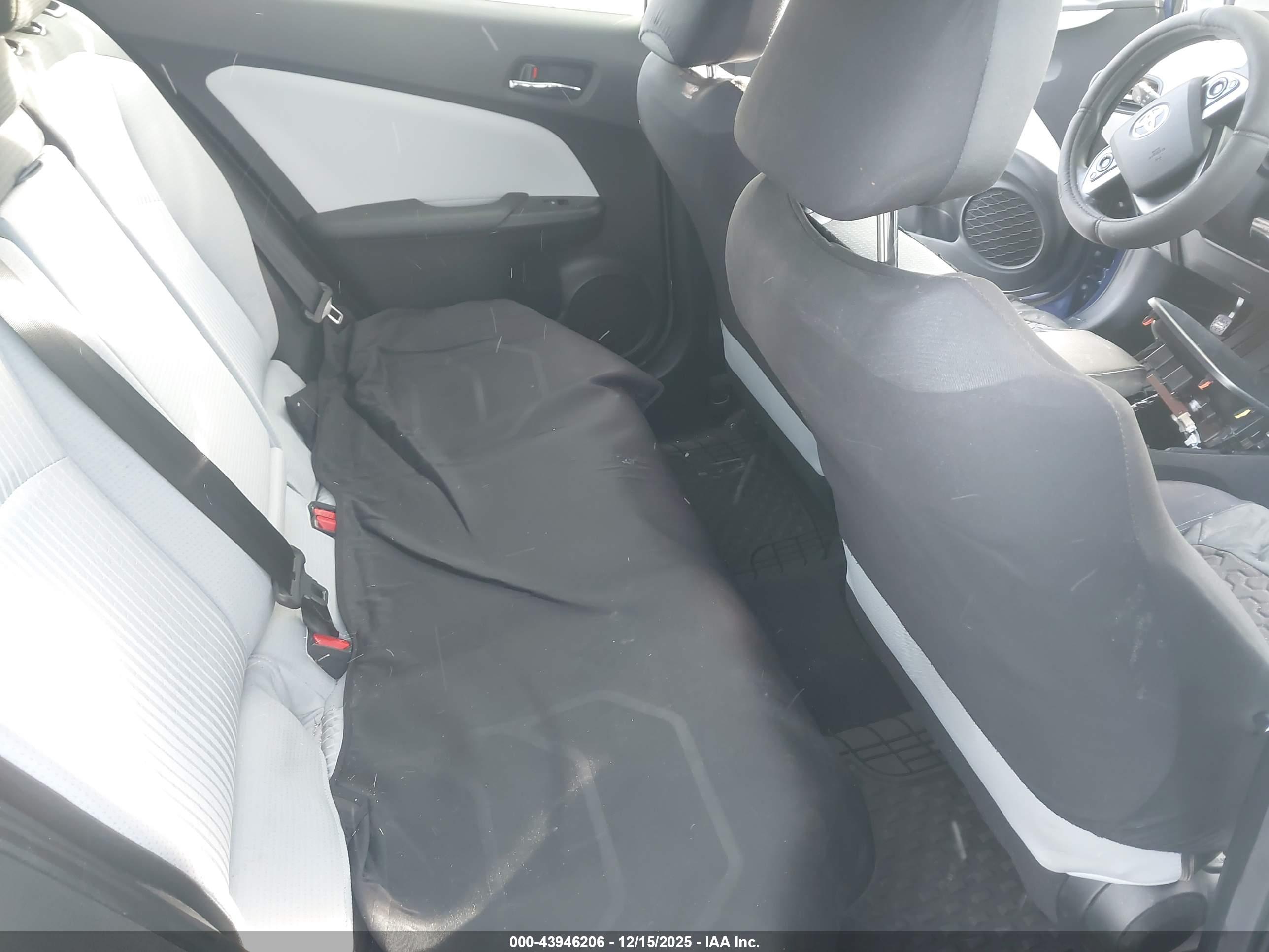 TOYOTA PRIUS image 8
