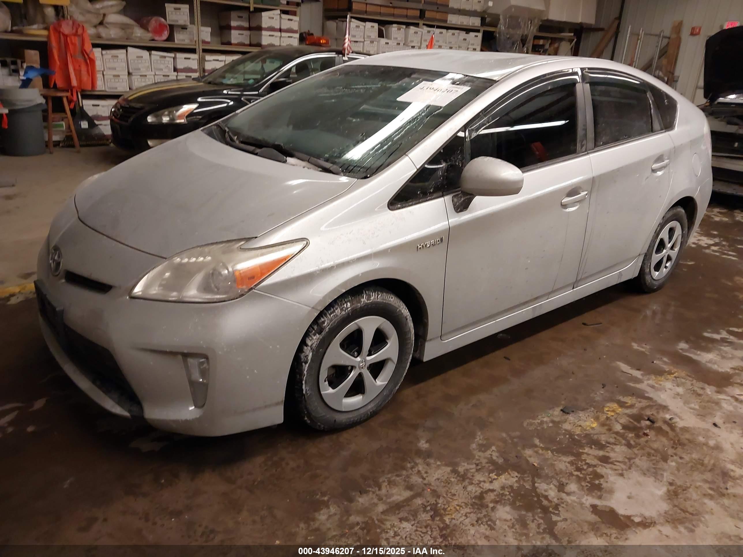 TOYOTA PRIUS image 2