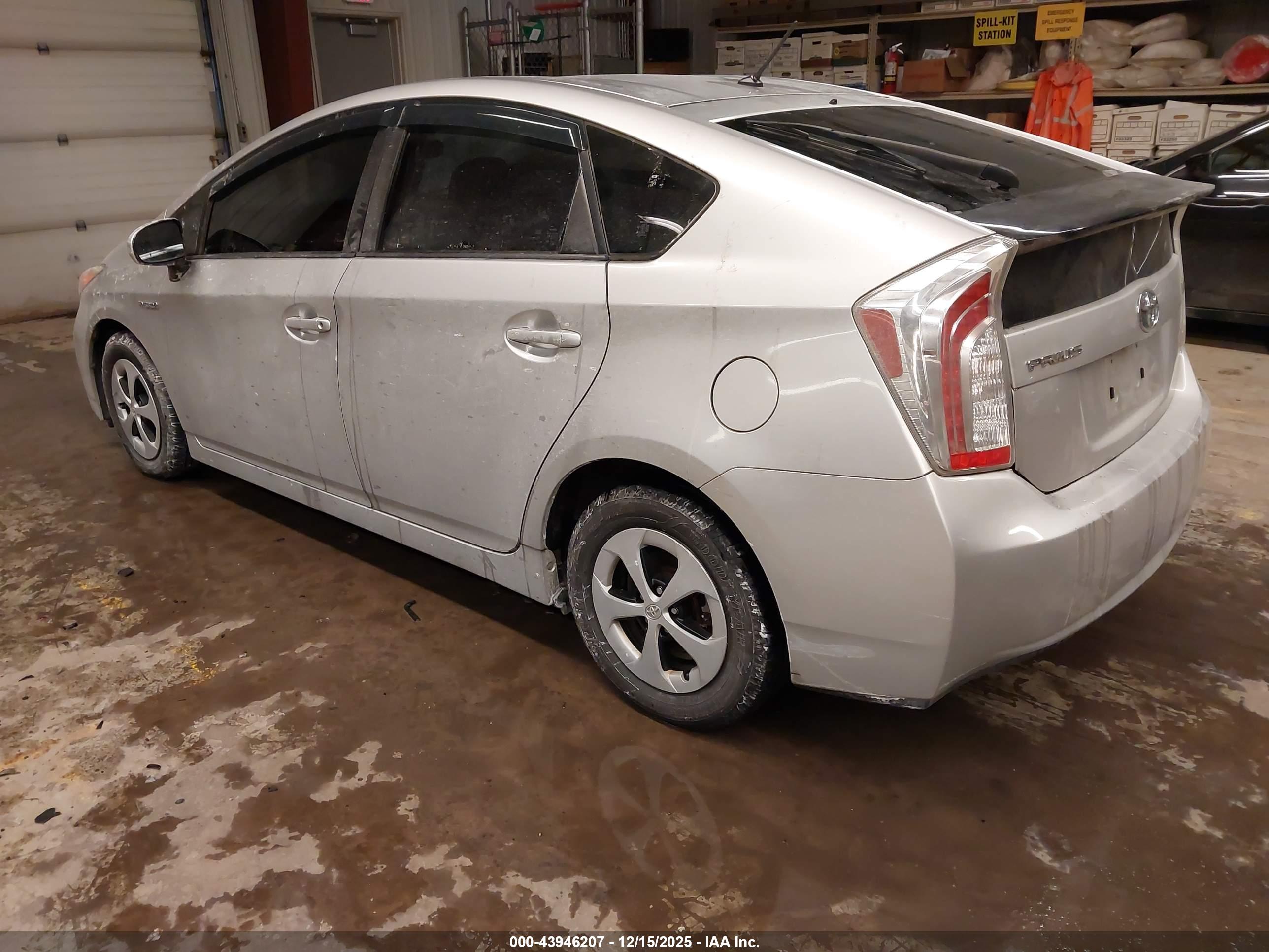 TOYOTA PRIUS image 3