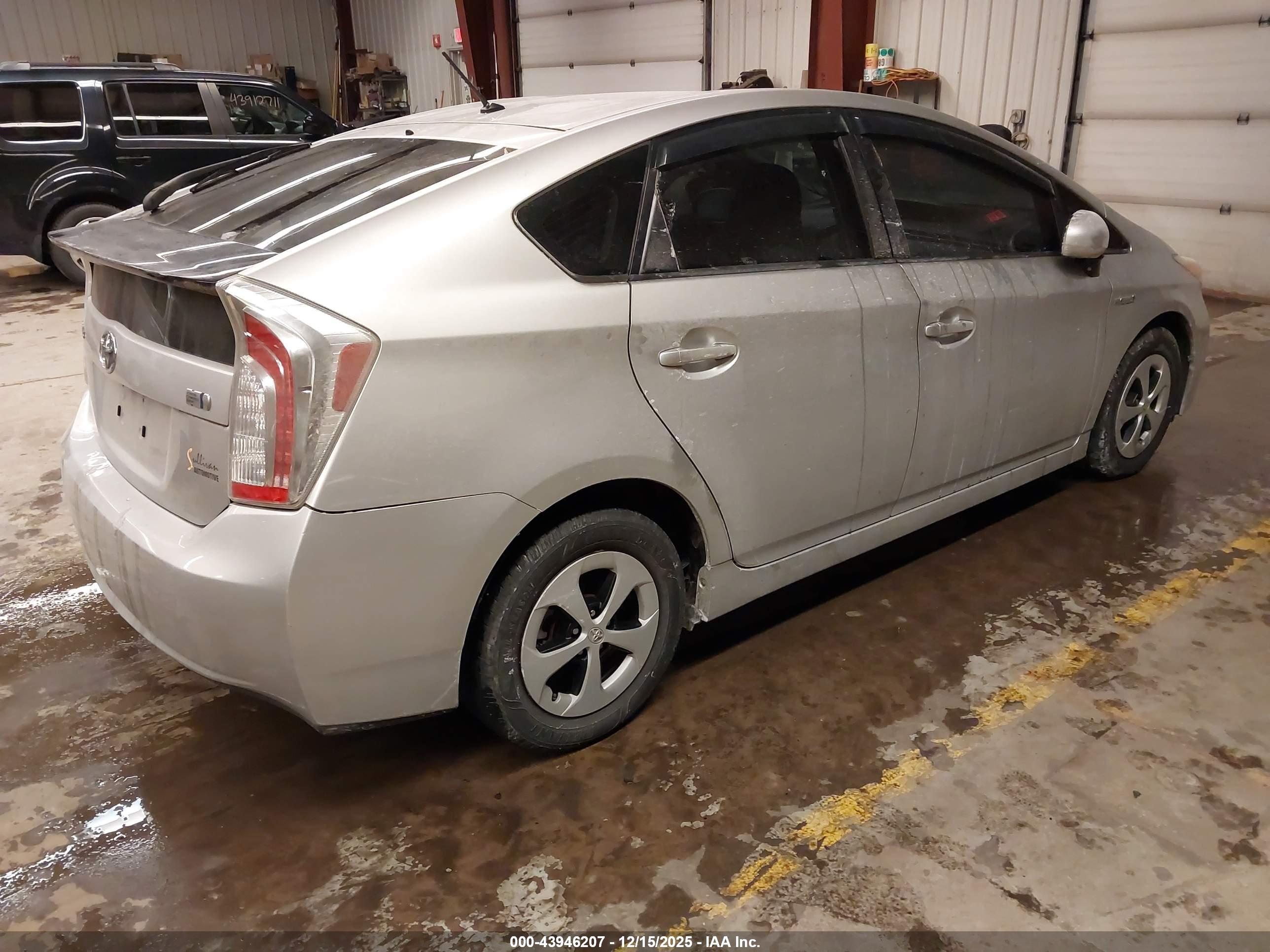 TOYOTA PRIUS image 4