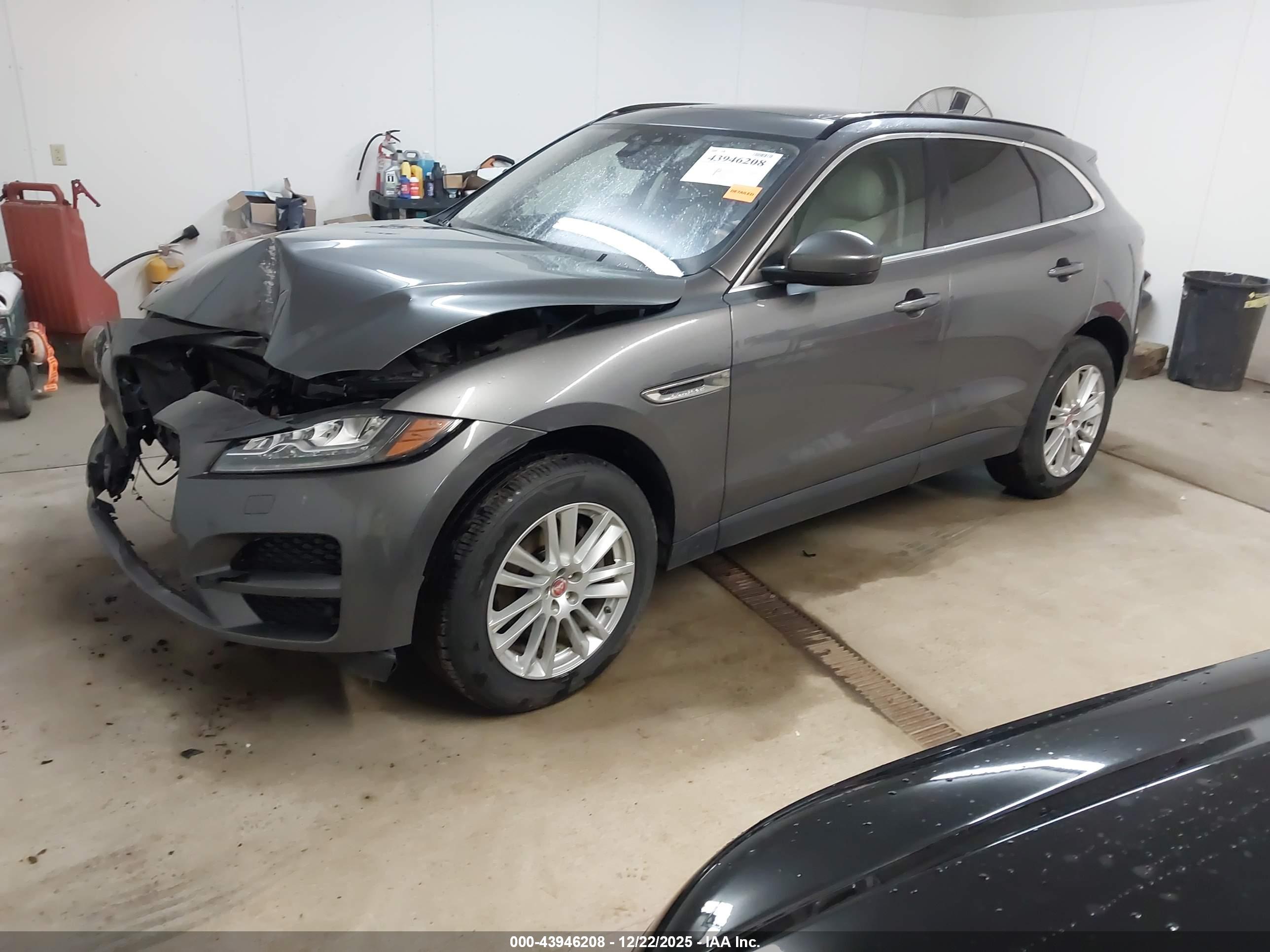JAGUAR F-PACE image 2