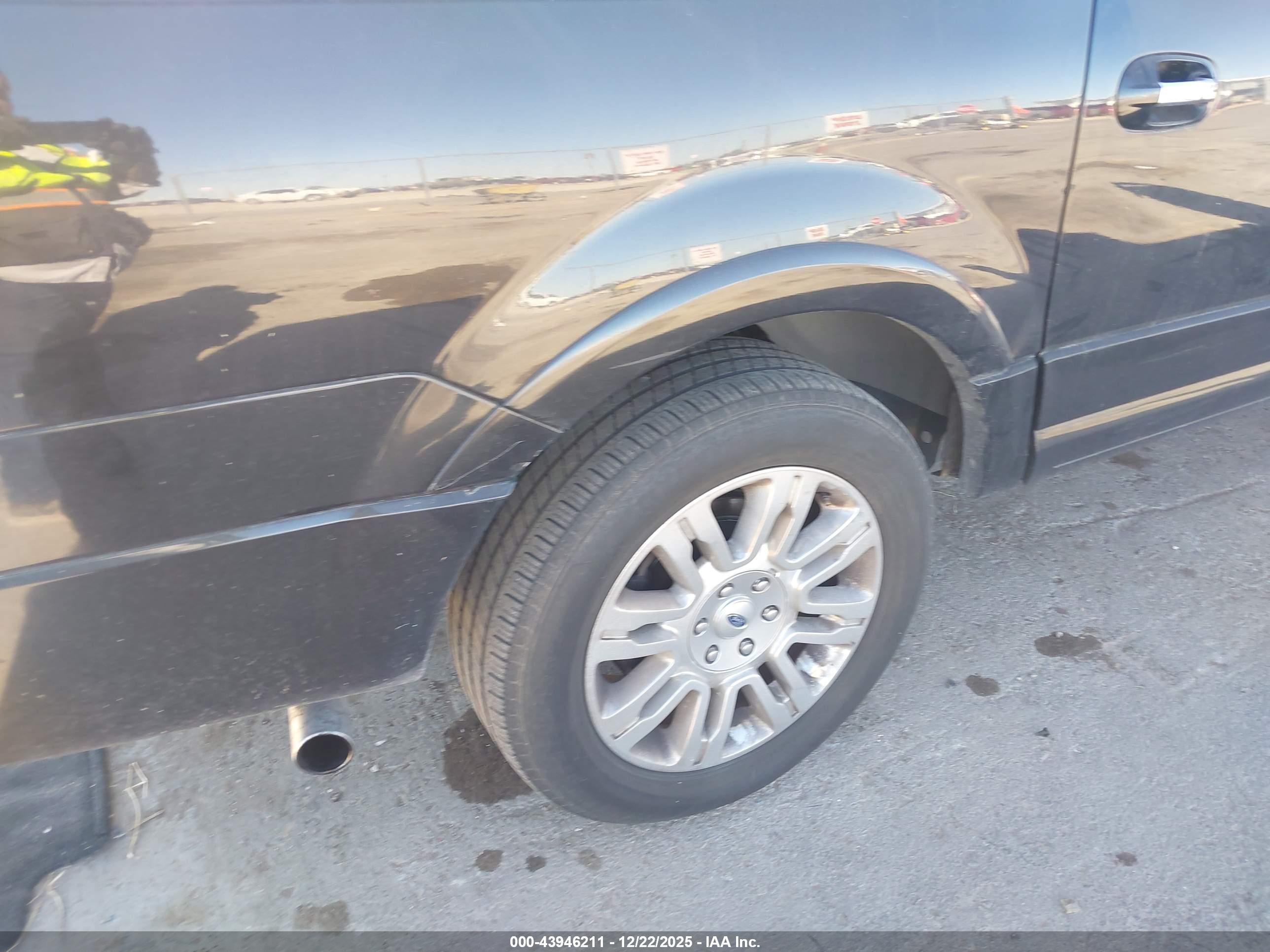 FORD EXPEDITION image 6