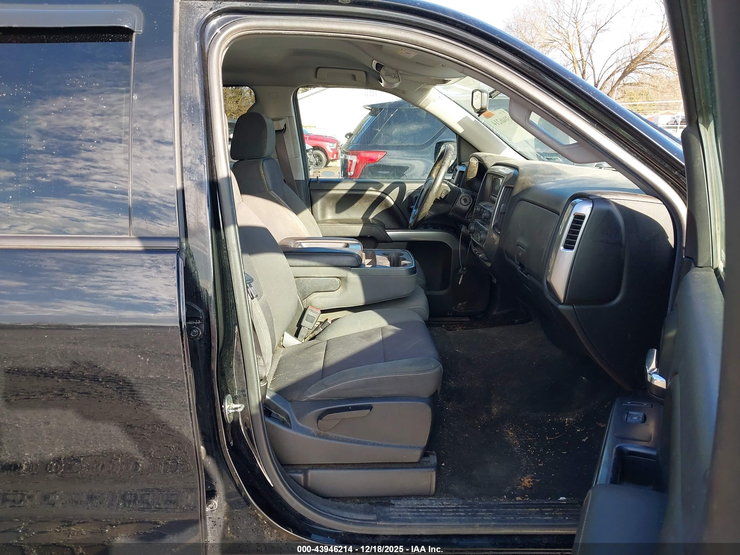 CHEVROLET SILVERADO image 5