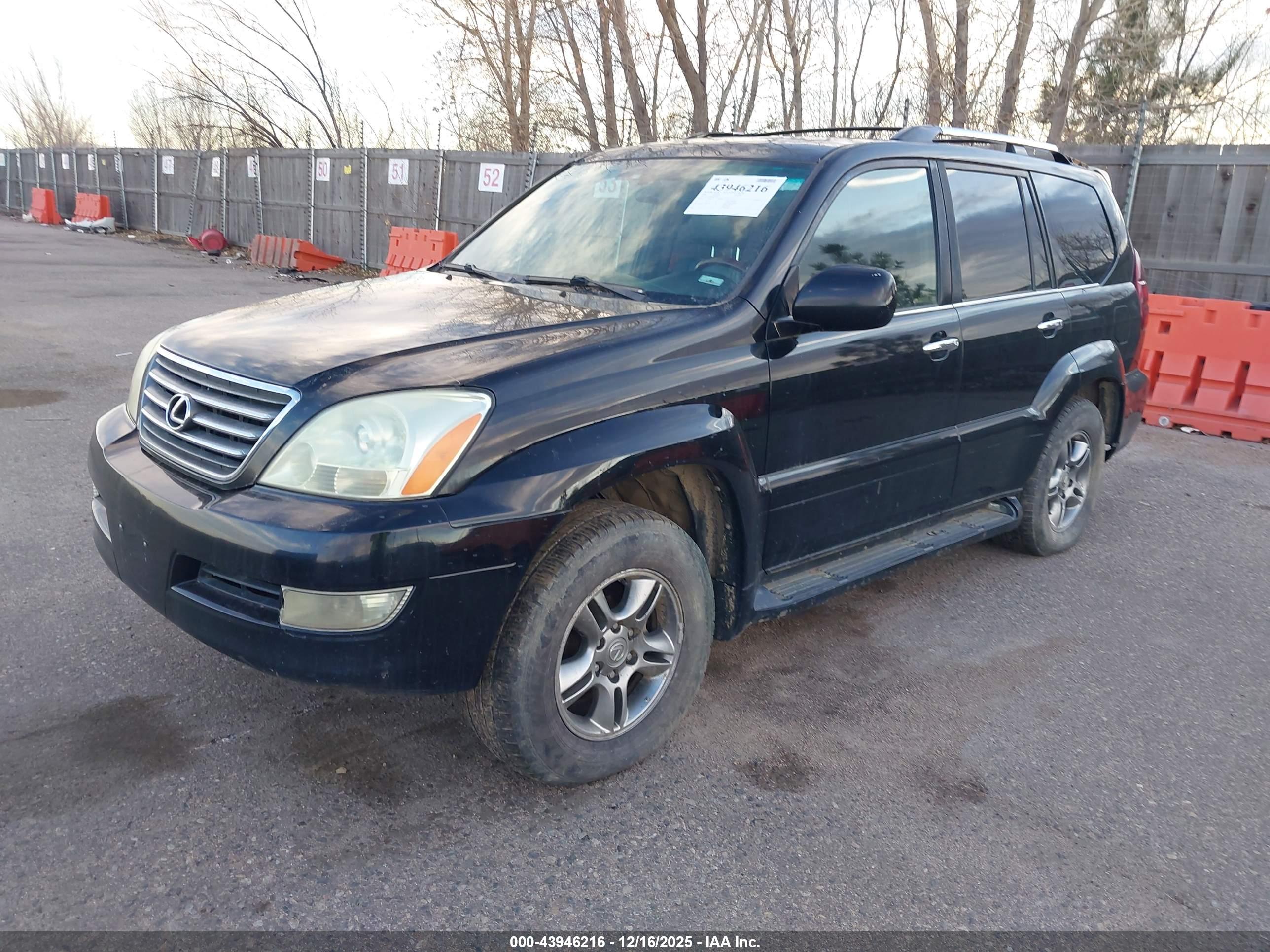 LEXUS GX image 2