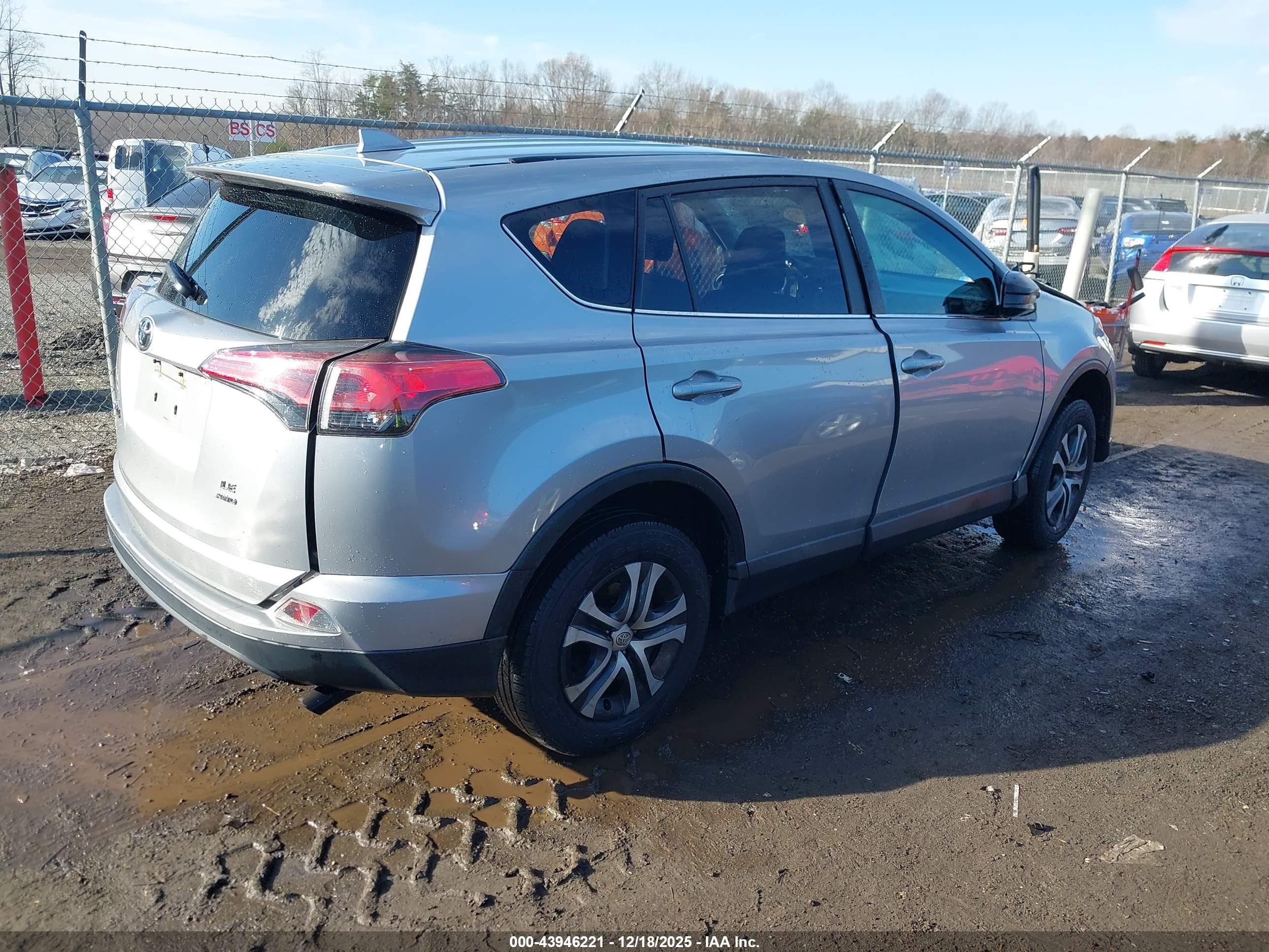 TOYOTA RAV4 image 4