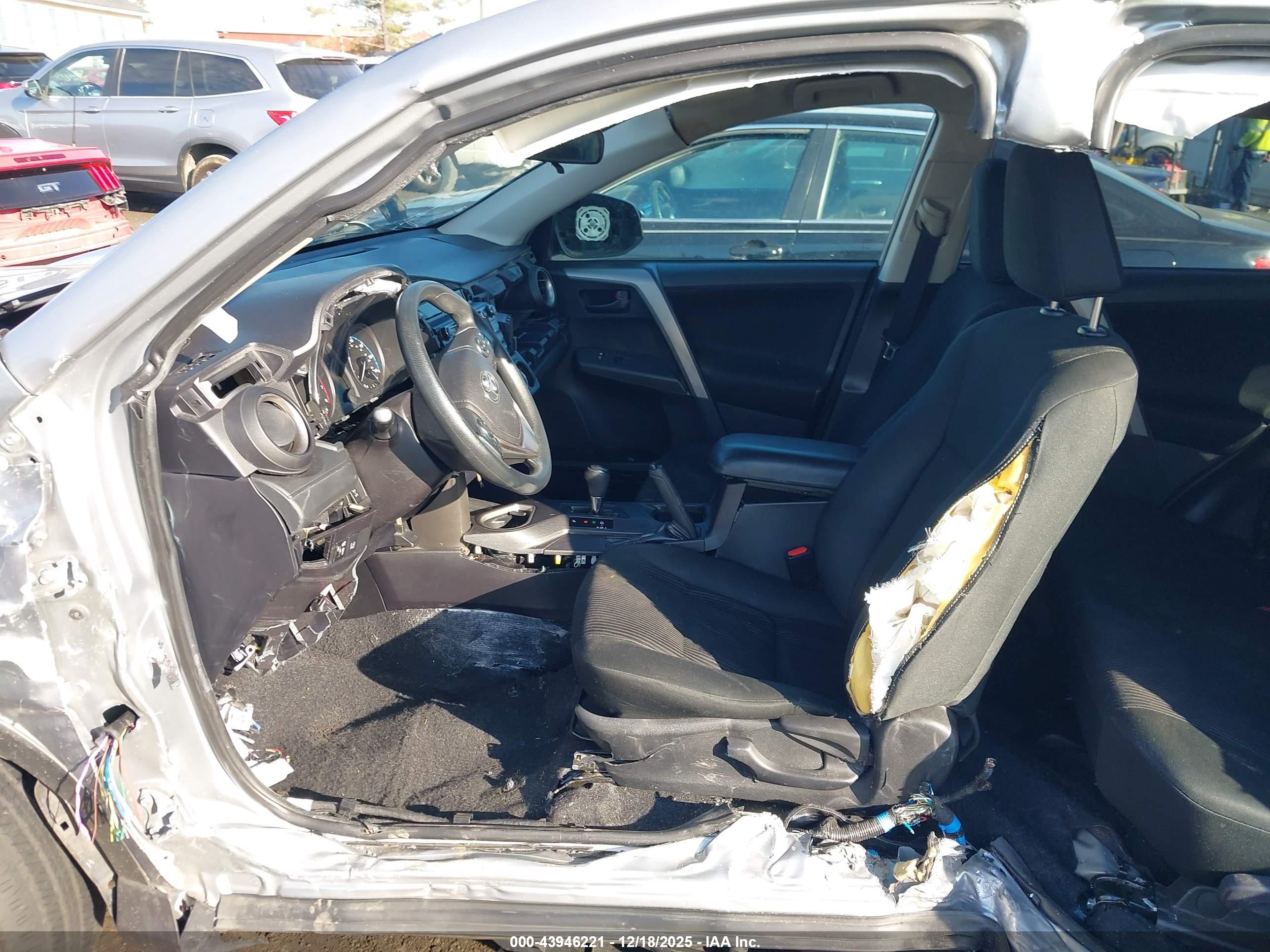 TOYOTA RAV4 image 5