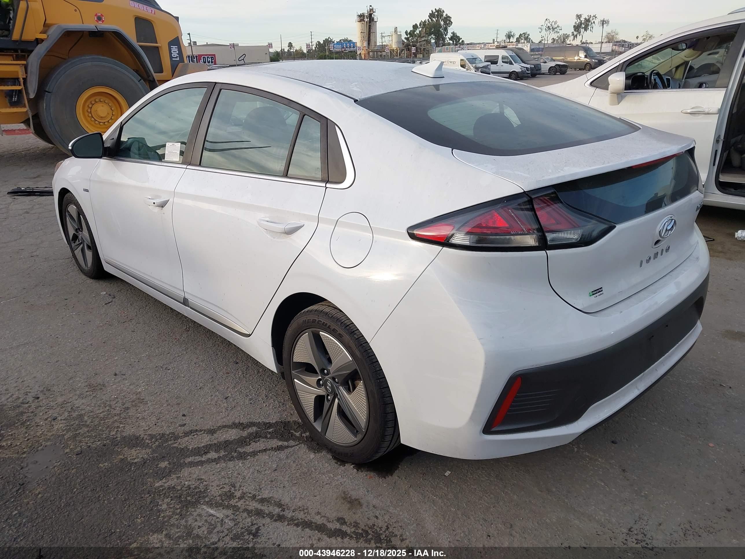 HYUNDAI IONIQ image 3