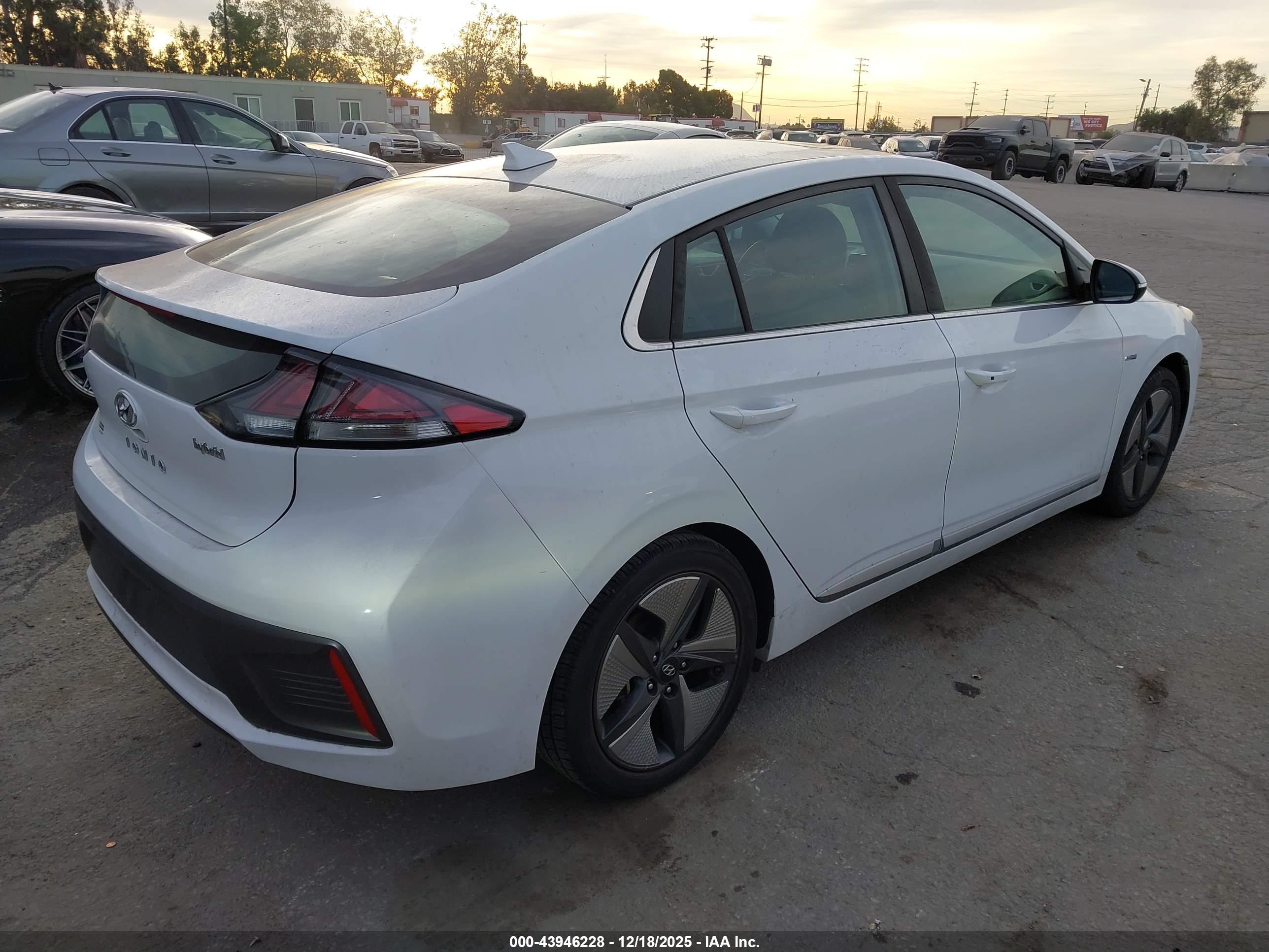 HYUNDAI IONIQ image 4
