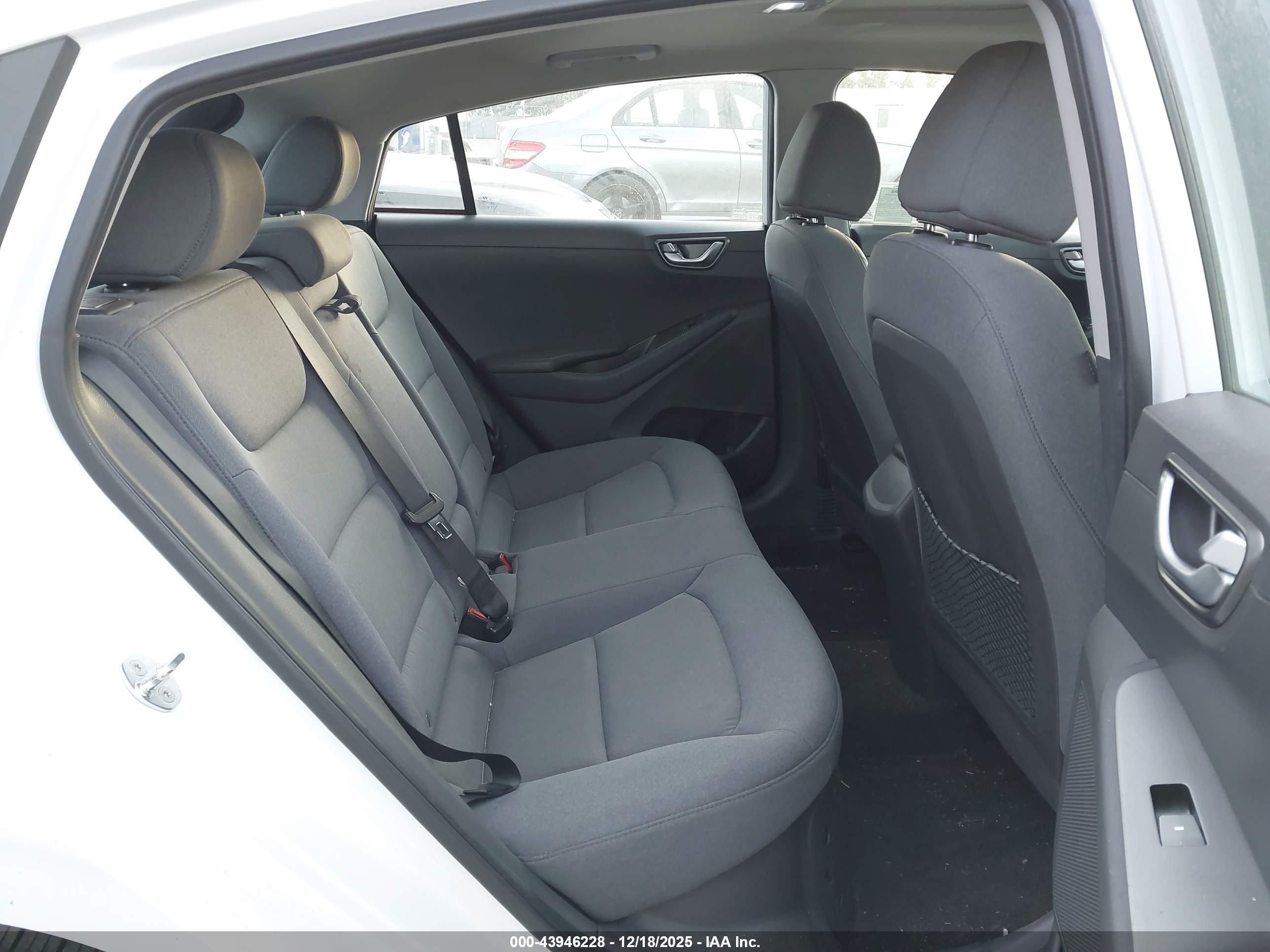 HYUNDAI IONIQ image 8