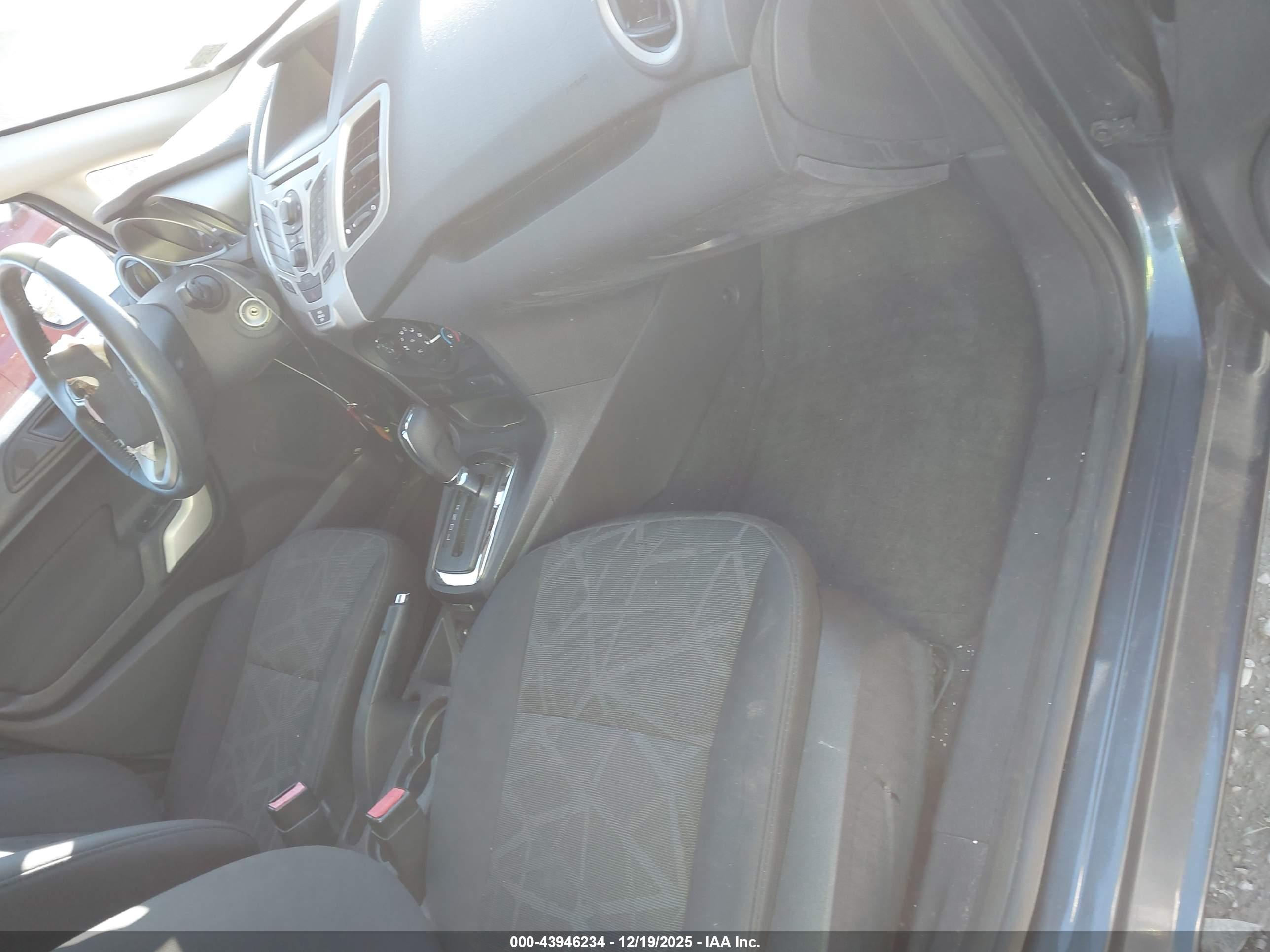 FORD FIESTA image 5