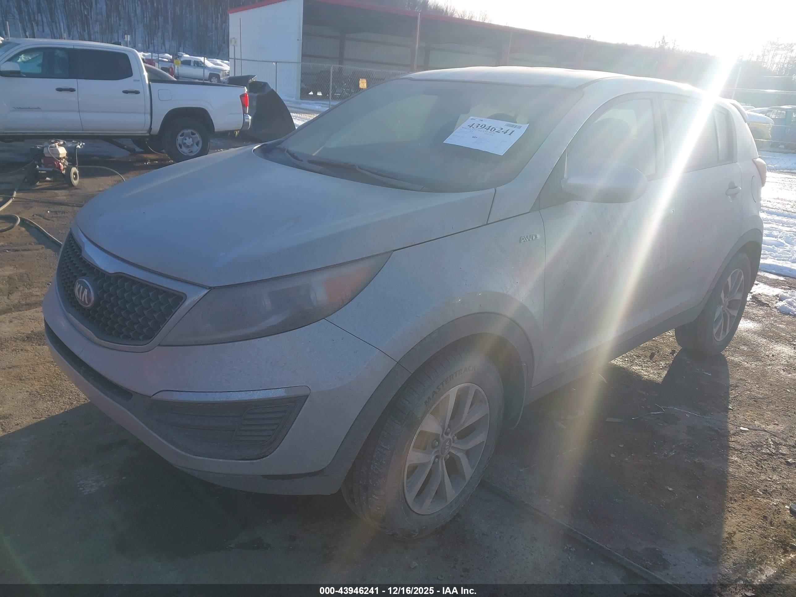 KIA SPORTAGE image 2