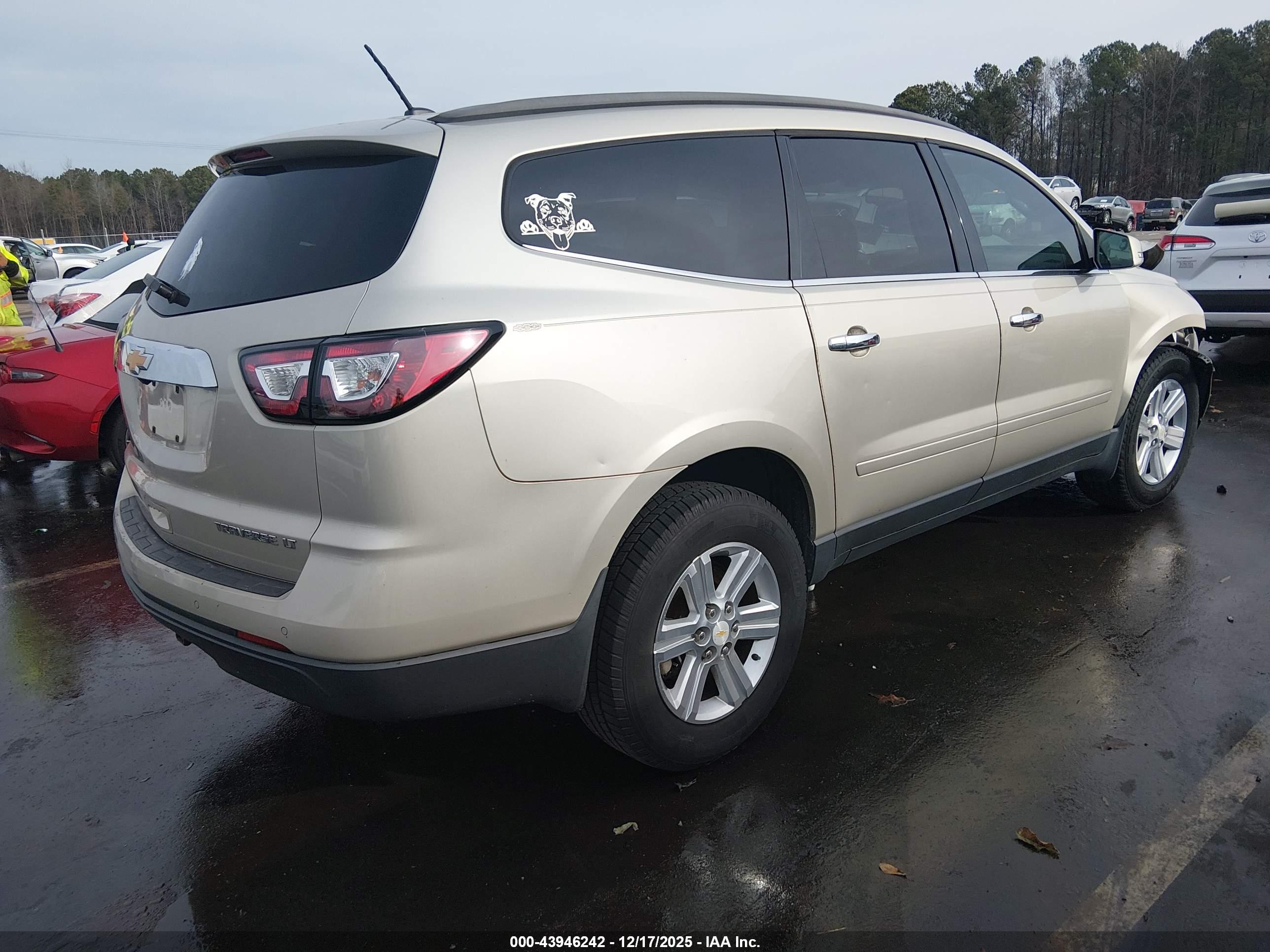 CHEVROLET TRAVERSE image 4