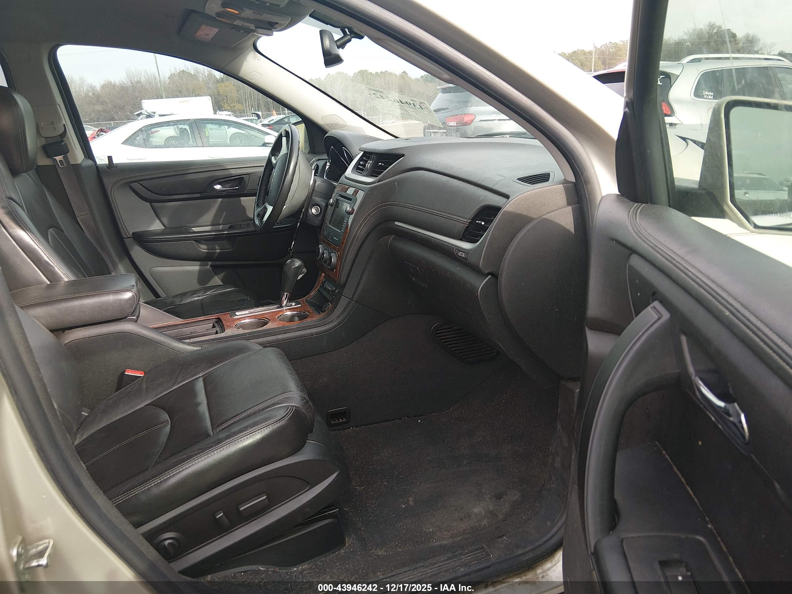 CHEVROLET TRAVERSE image 5