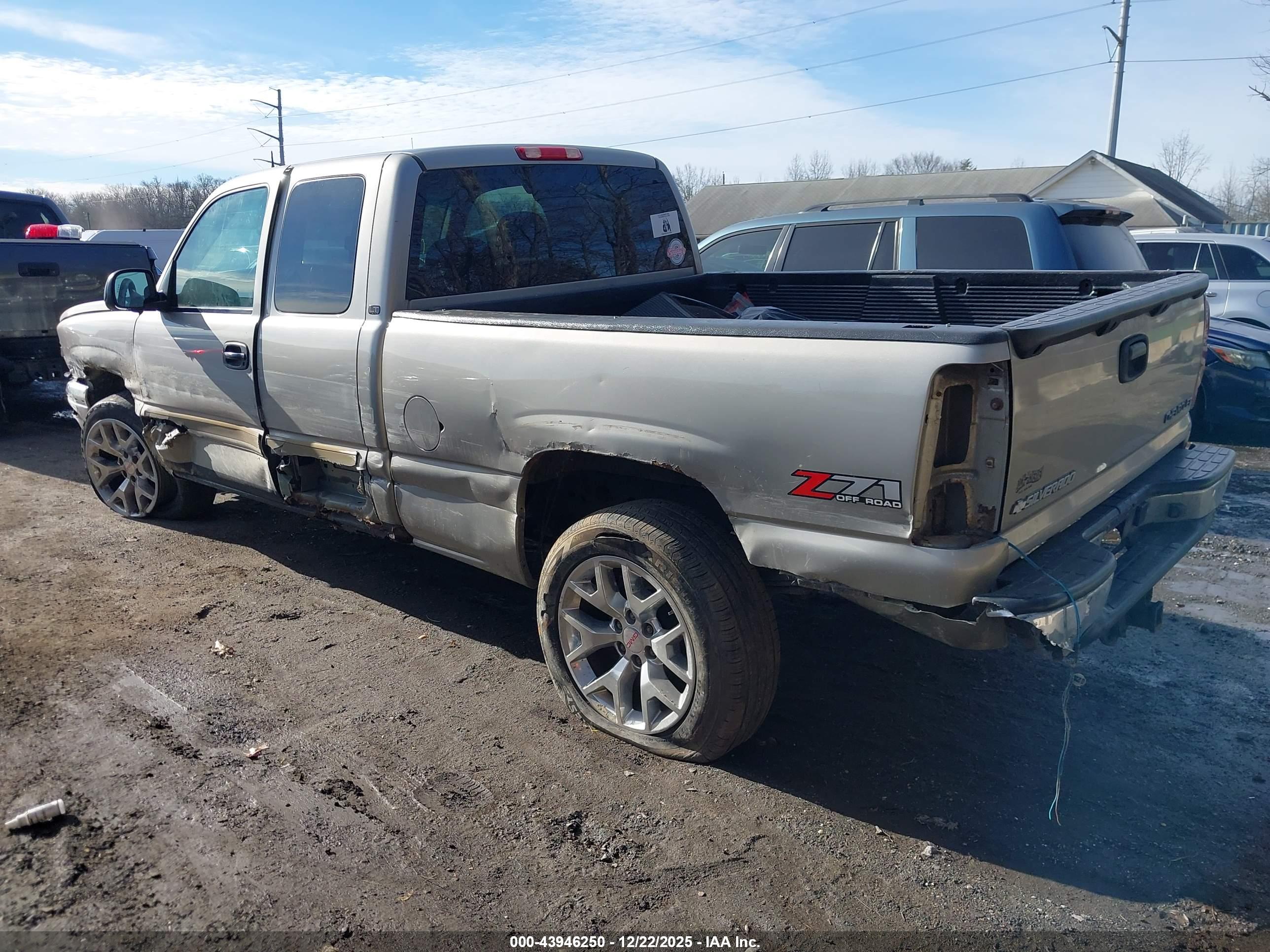 CHEVROLET SILVERADO image 3