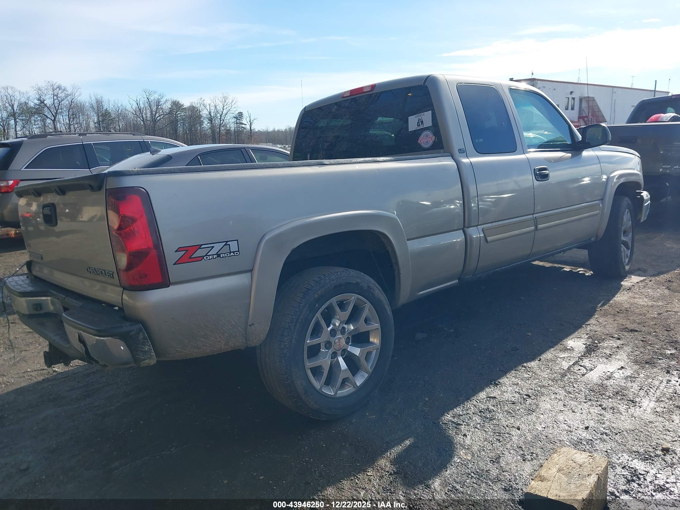 CHEVROLET SILVERADO image 4