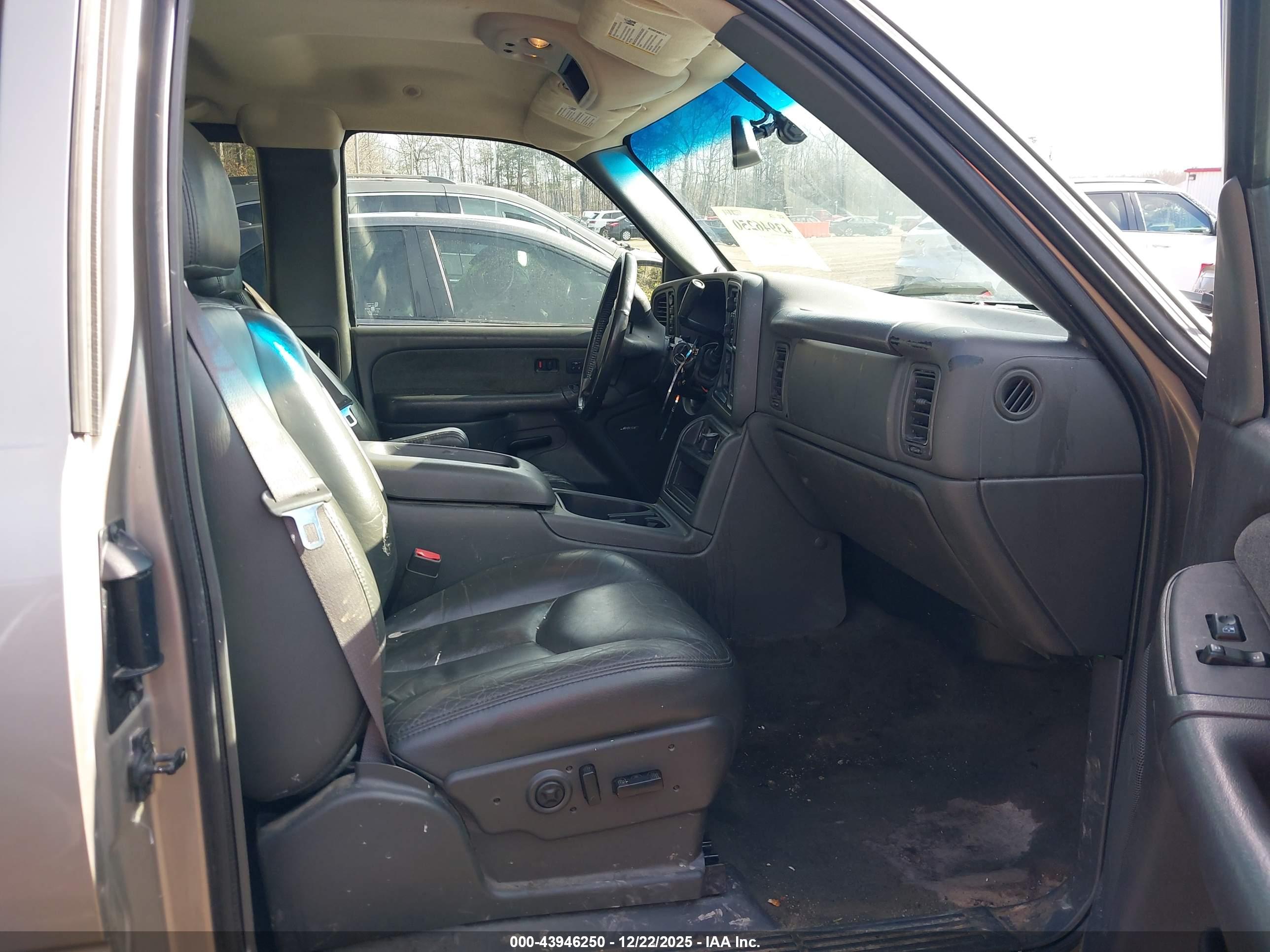 CHEVROLET SILVERADO image 5