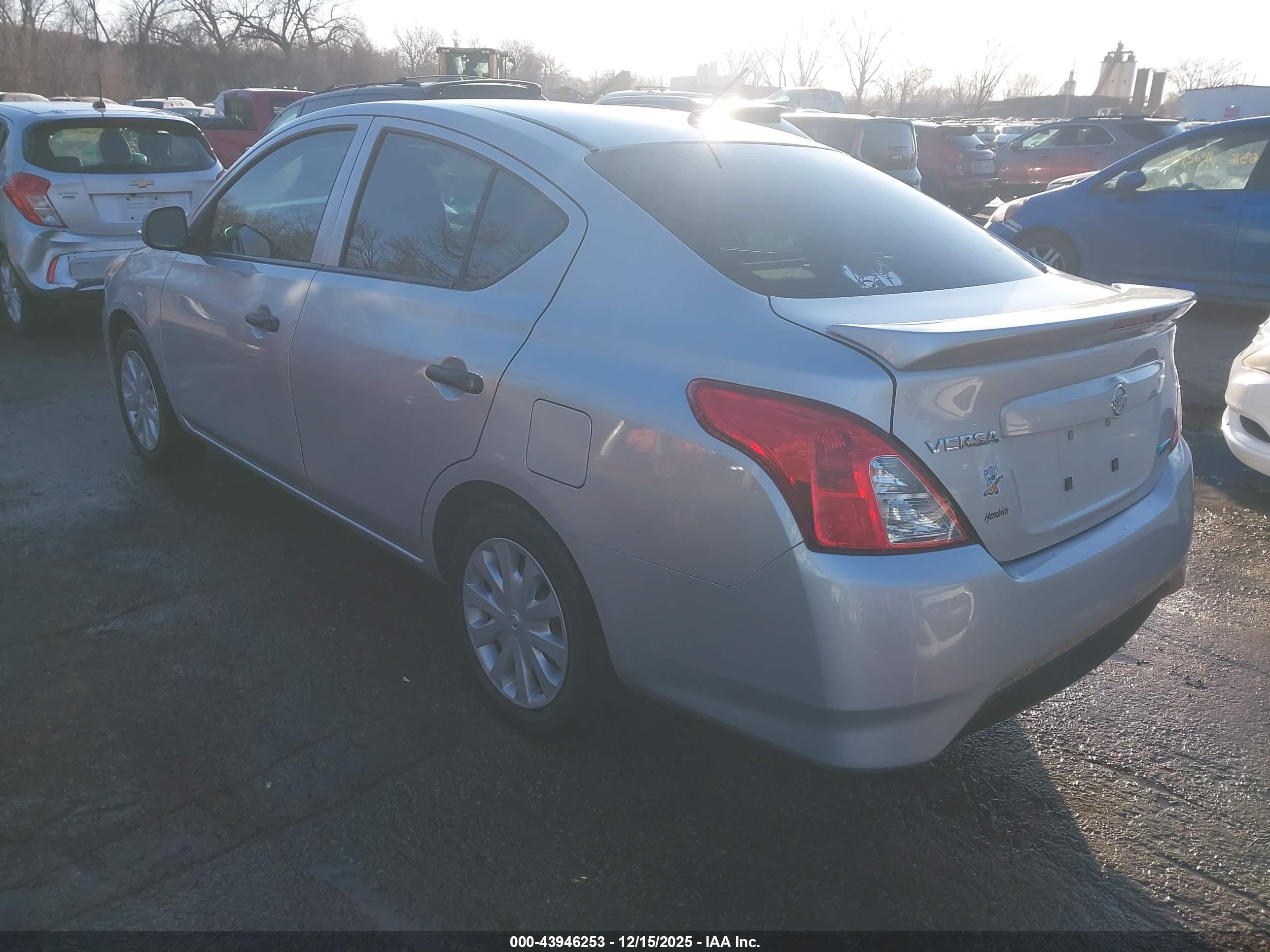 NISSAN VERSA image 3