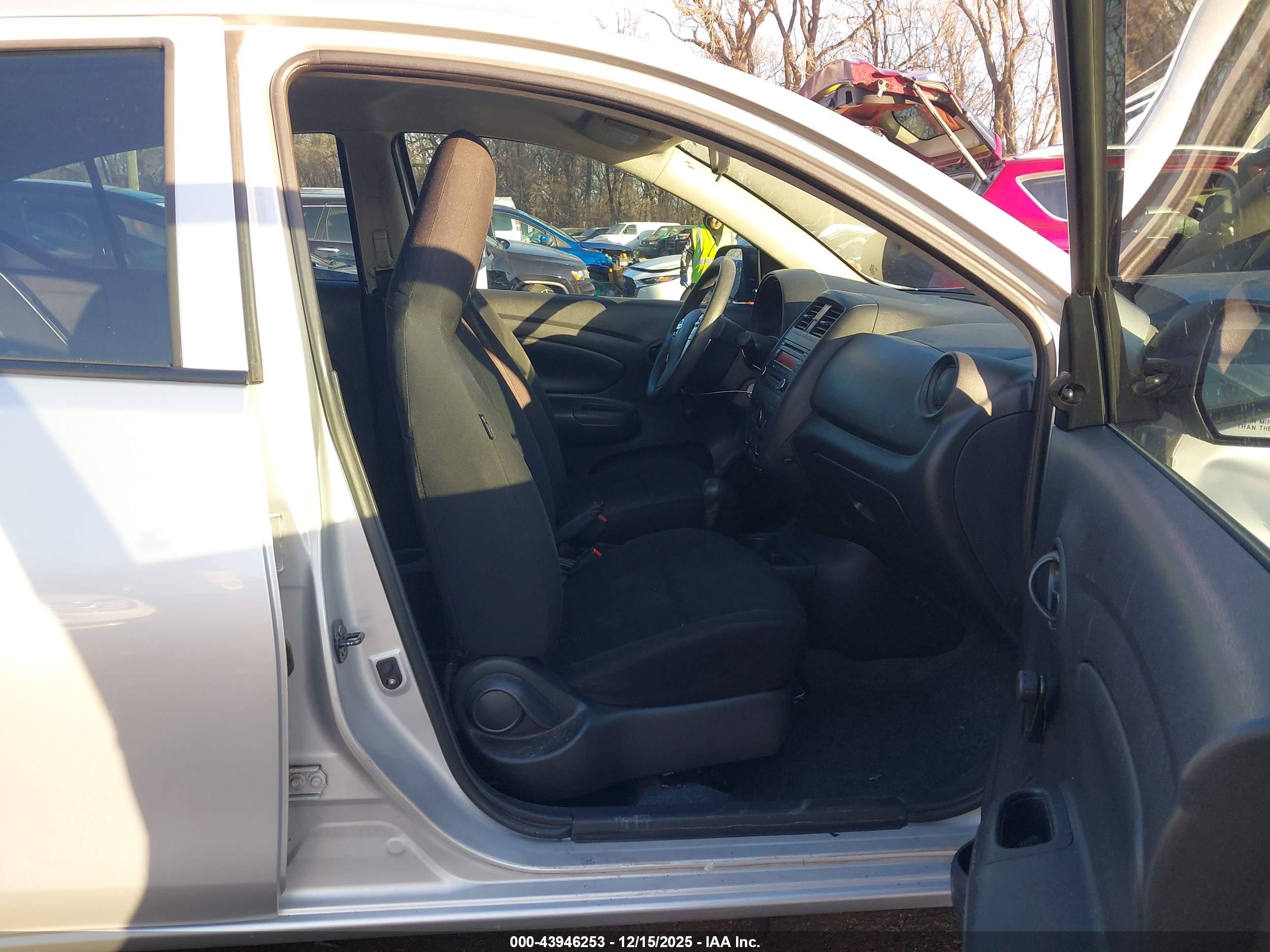 NISSAN VERSA image 5