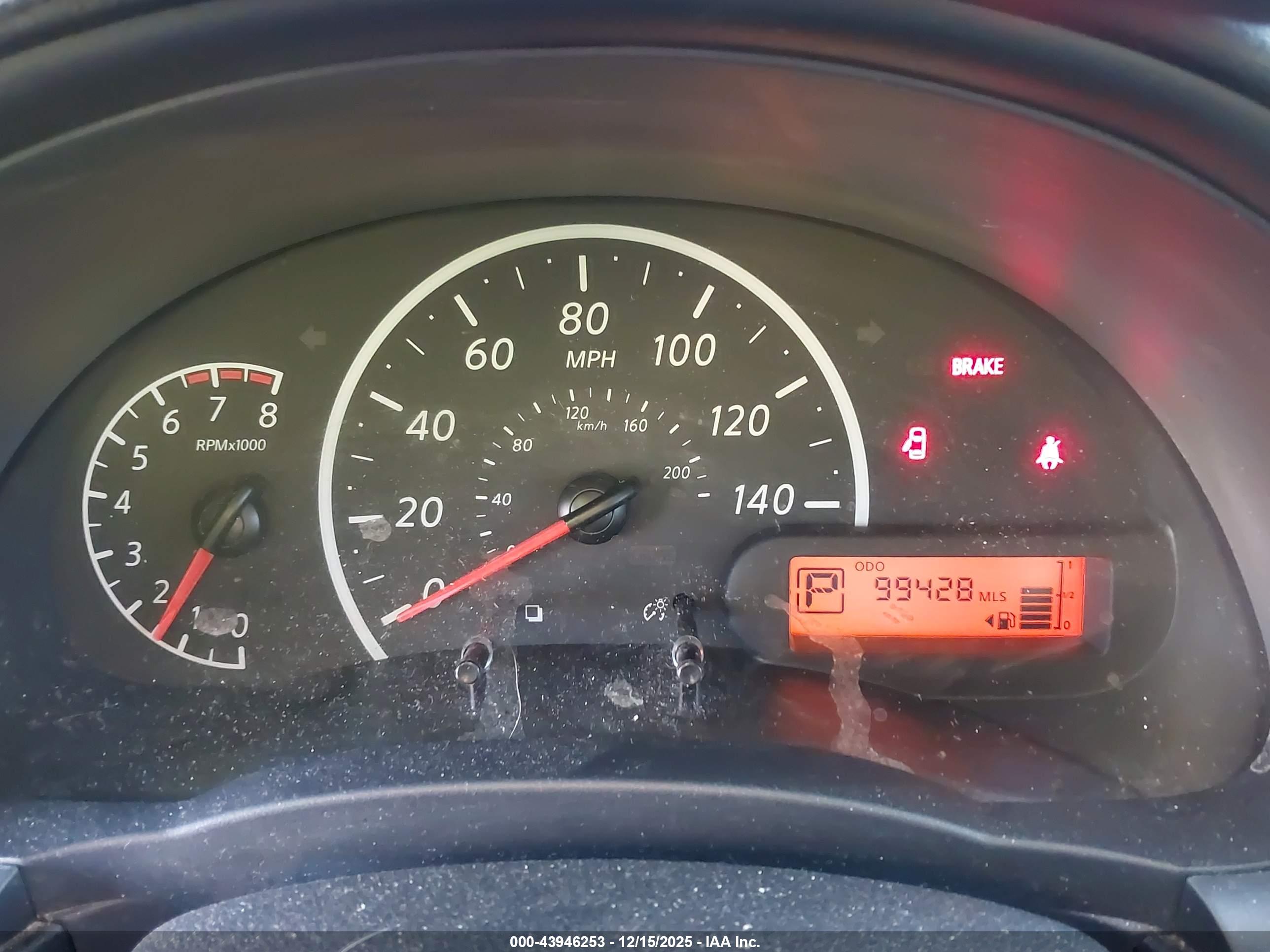 NISSAN VERSA image 7