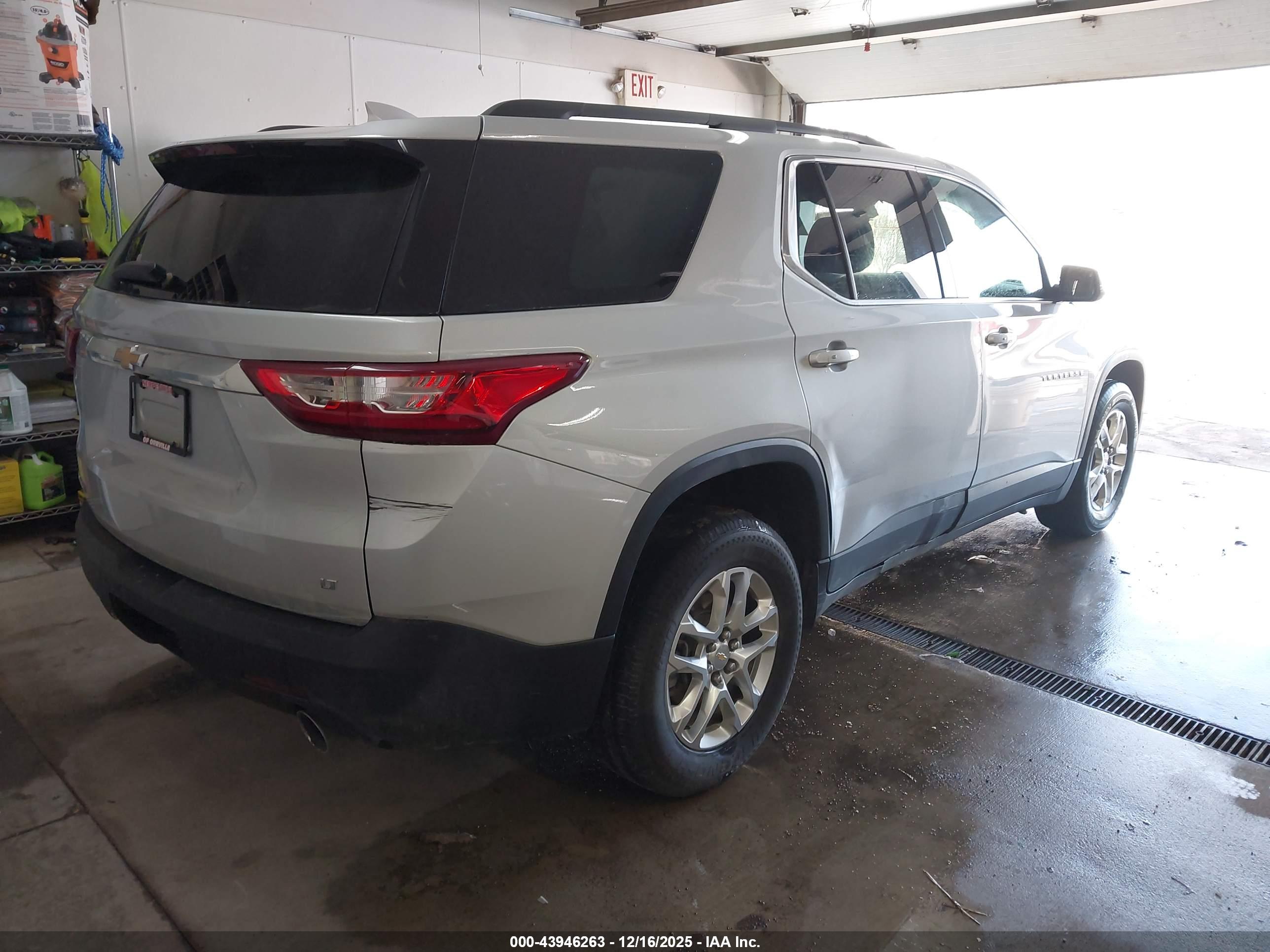 CHEVROLET TRAVERSE image 4
