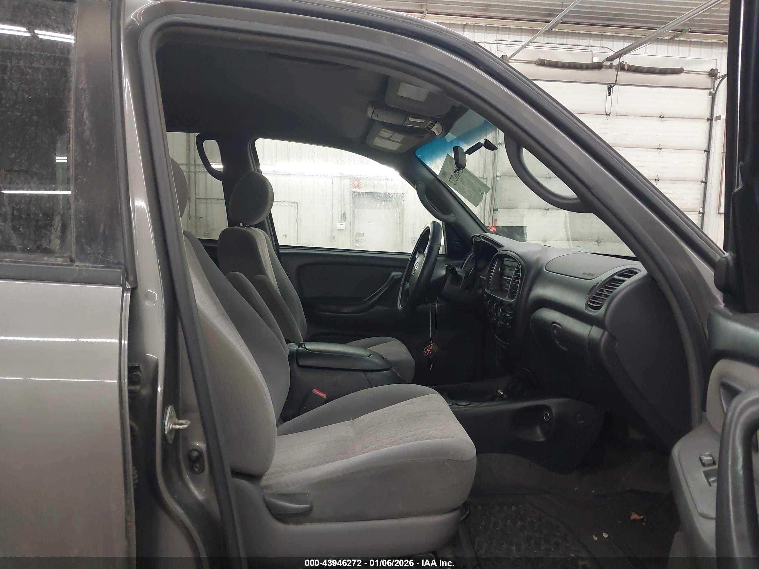 TOYOTA TUNDRA image 5